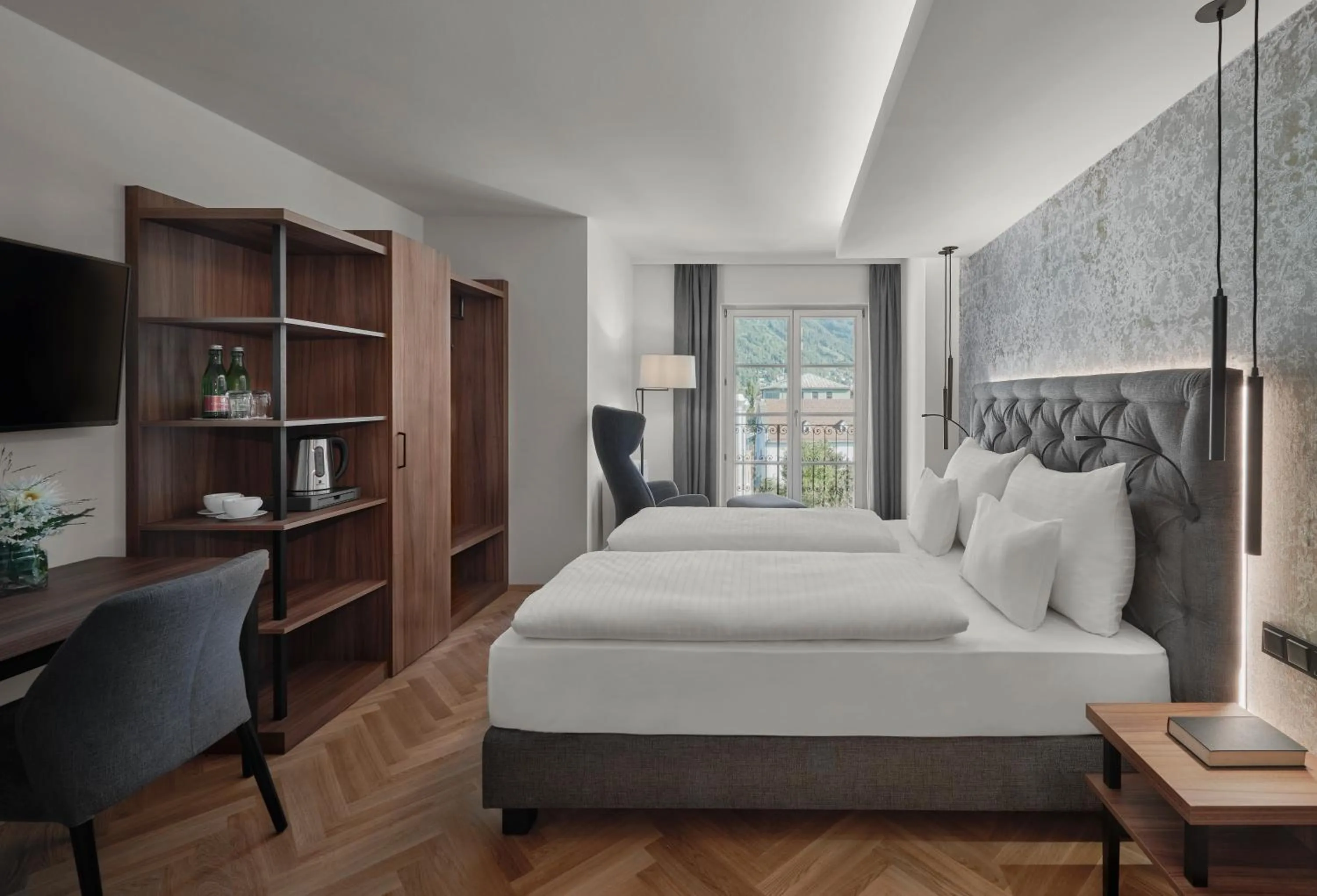 Bedroom, Bed in Hotel Schwarzer Adler Innsbruck