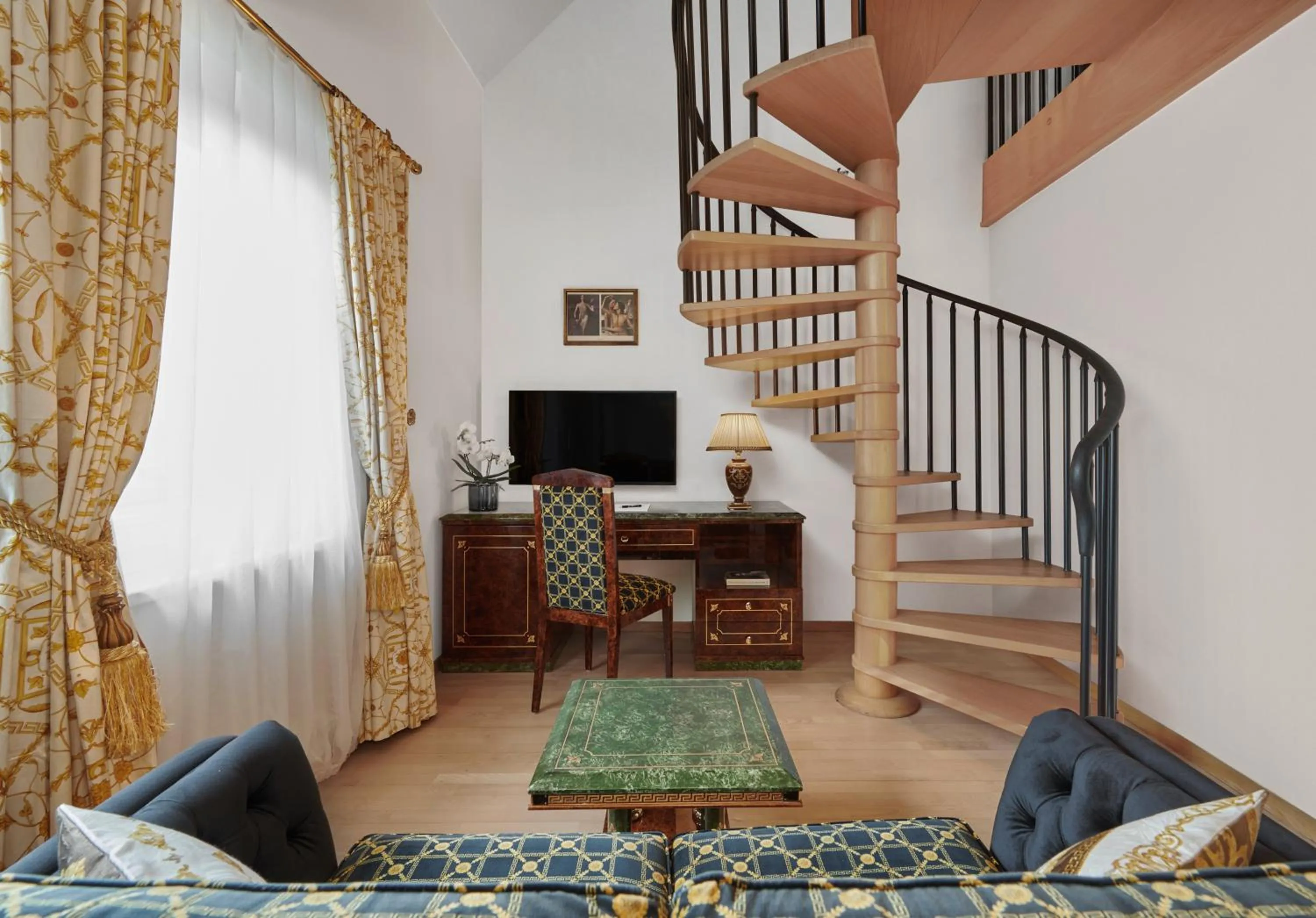 Living room in Hotel Schwarzer Adler Innsbruck