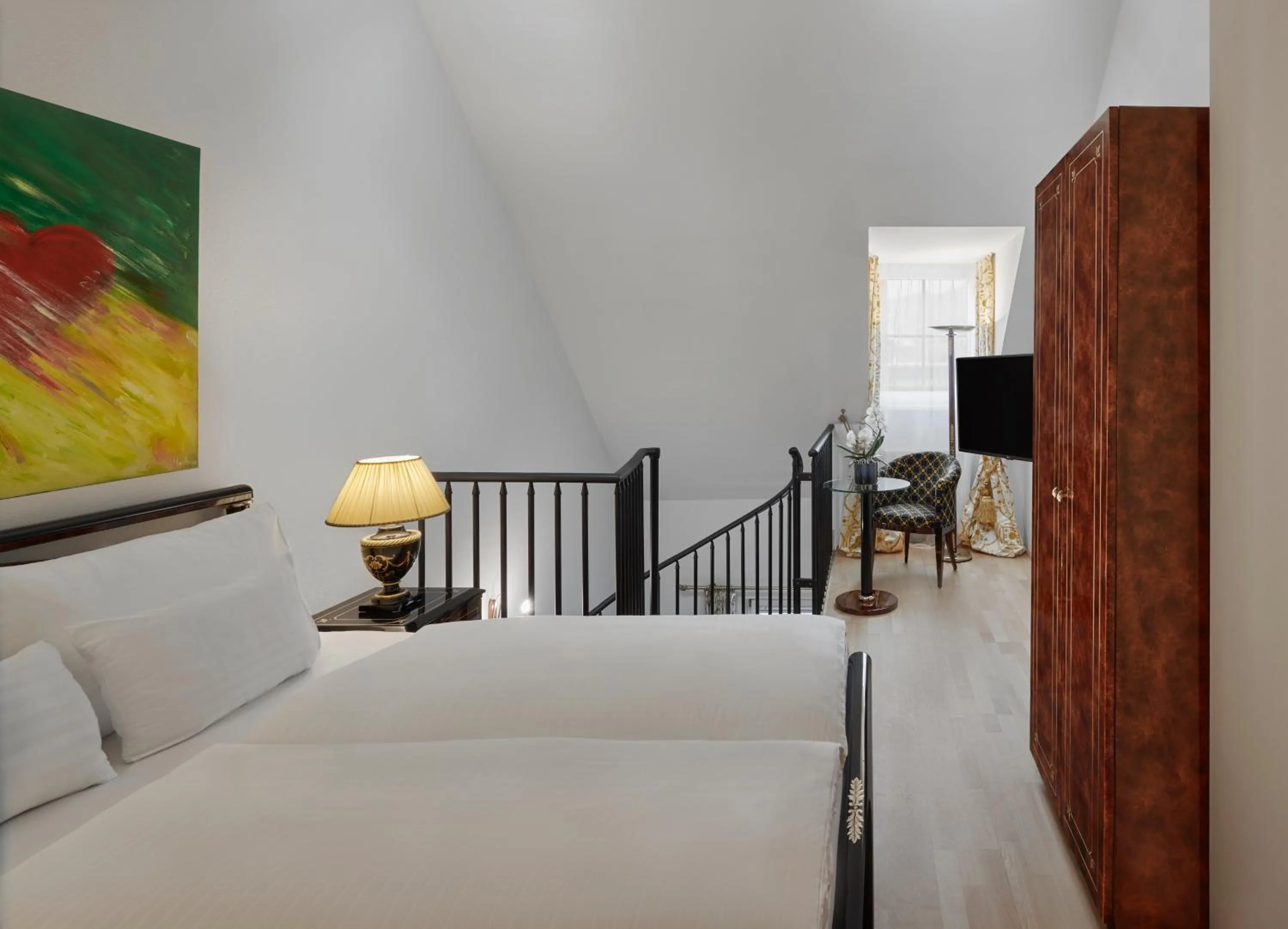 Bed in Hotel Schwarzer Adler Innsbruck