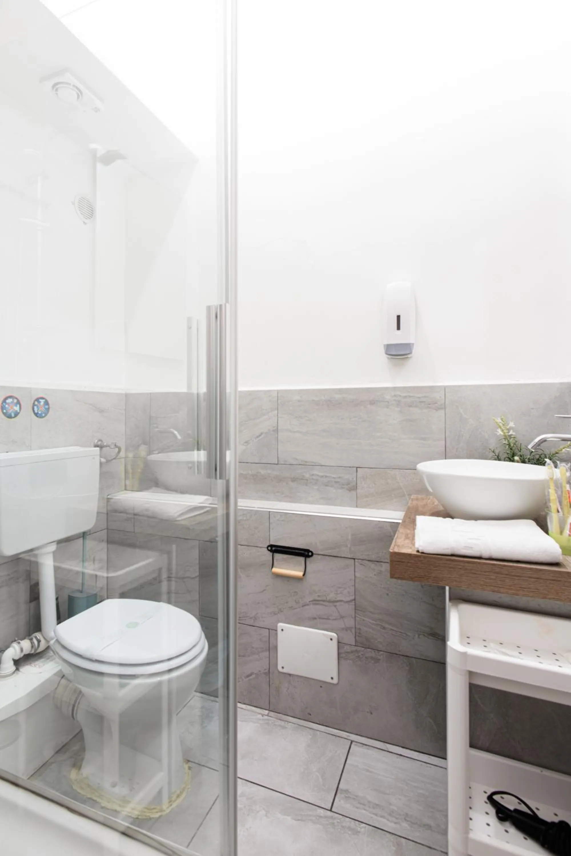 Bathroom in Inside Chiaia Rooms