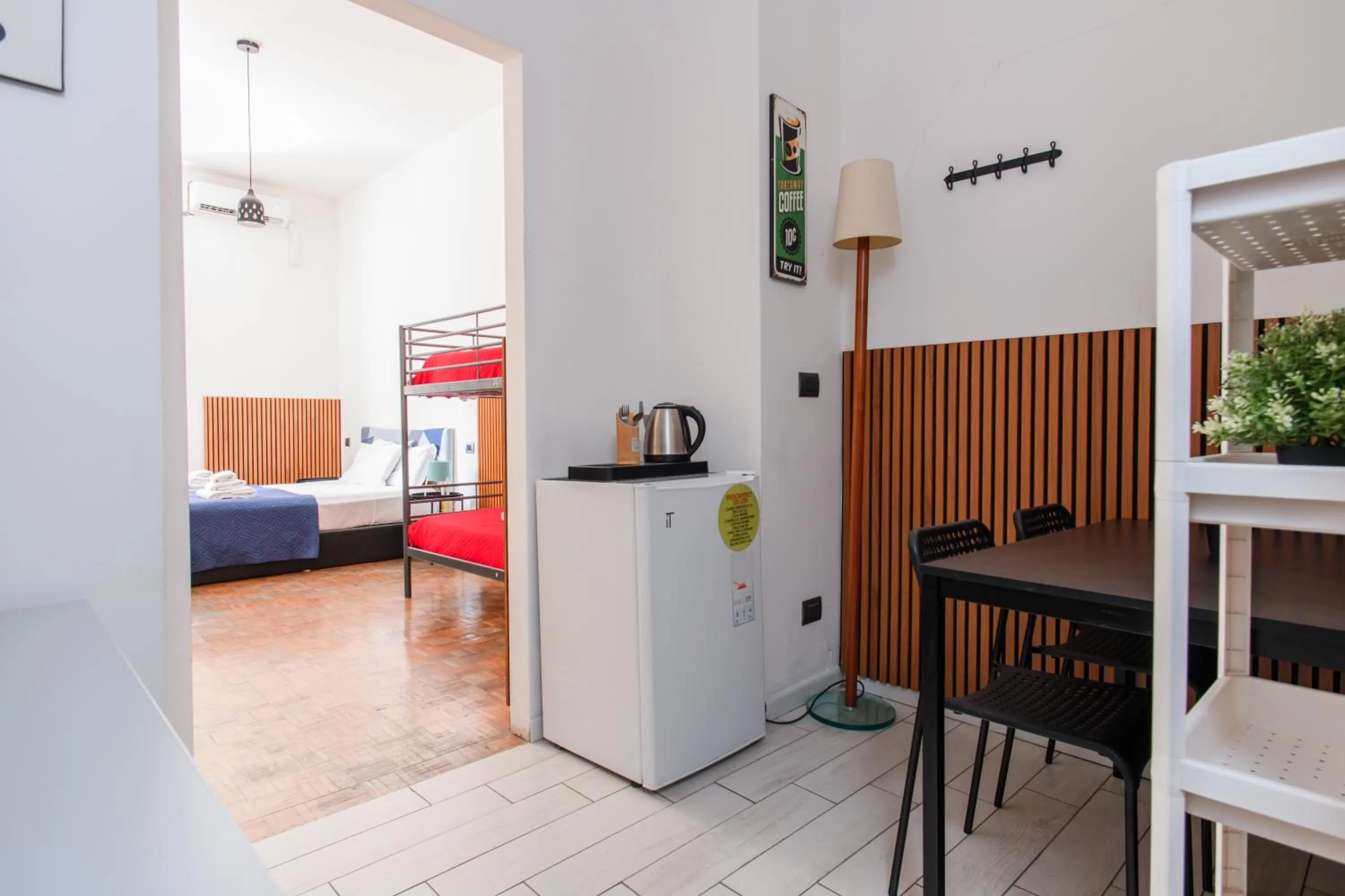 Dining area, Bed in Inside Chiaia Rooms