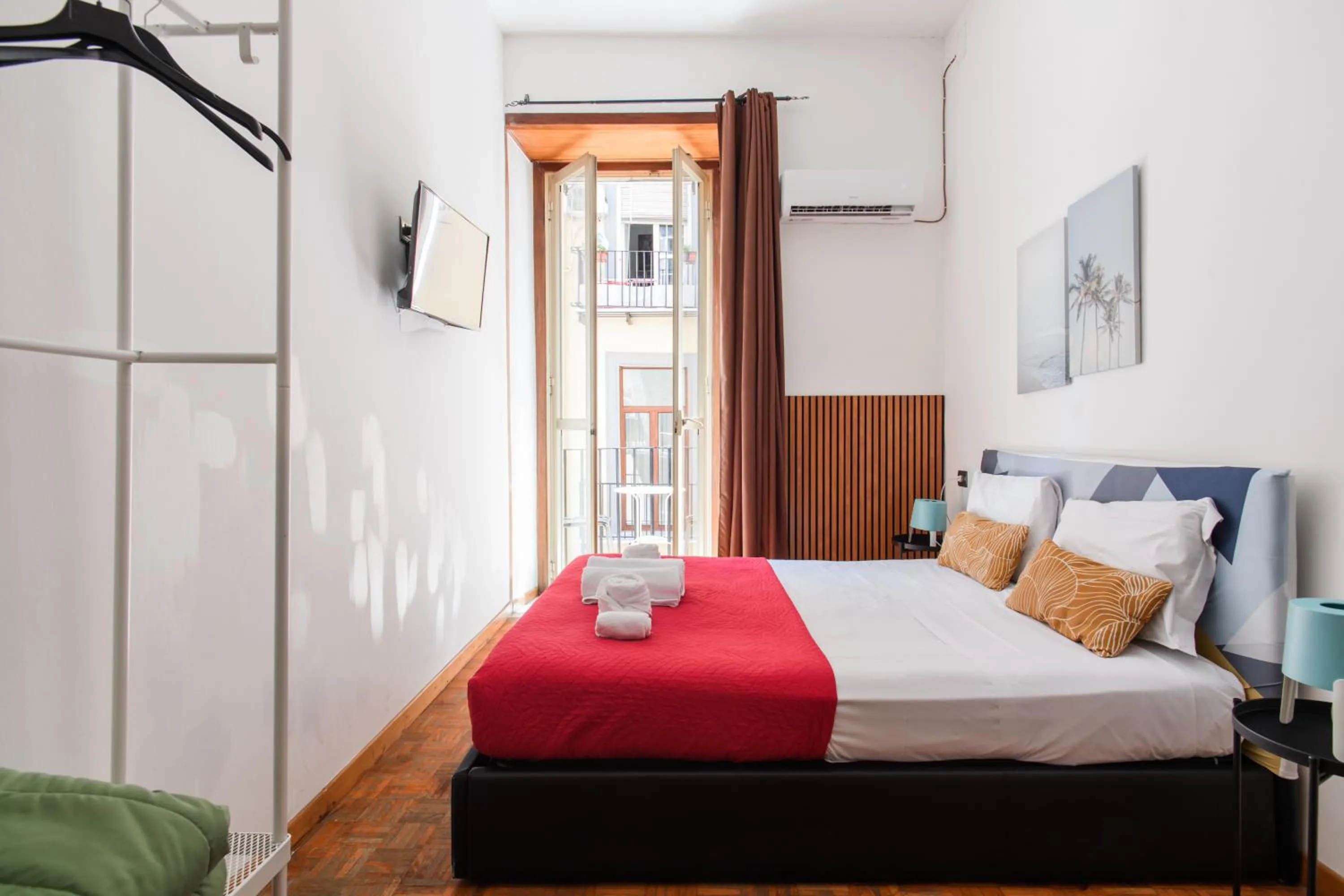 Balcony/Terrace, Bed in Inside Chiaia Rooms