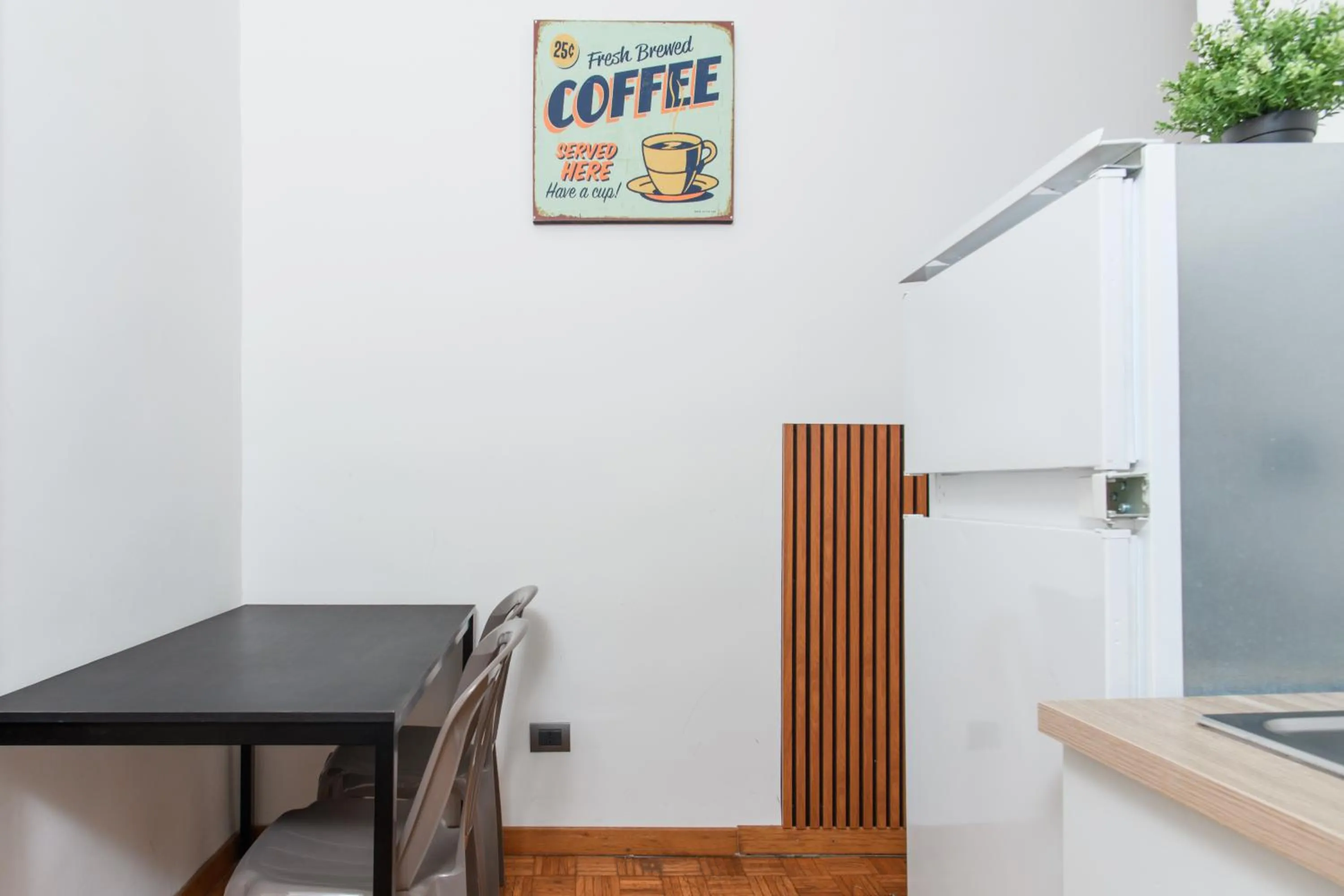 Dining area in Inside Chiaia Rooms