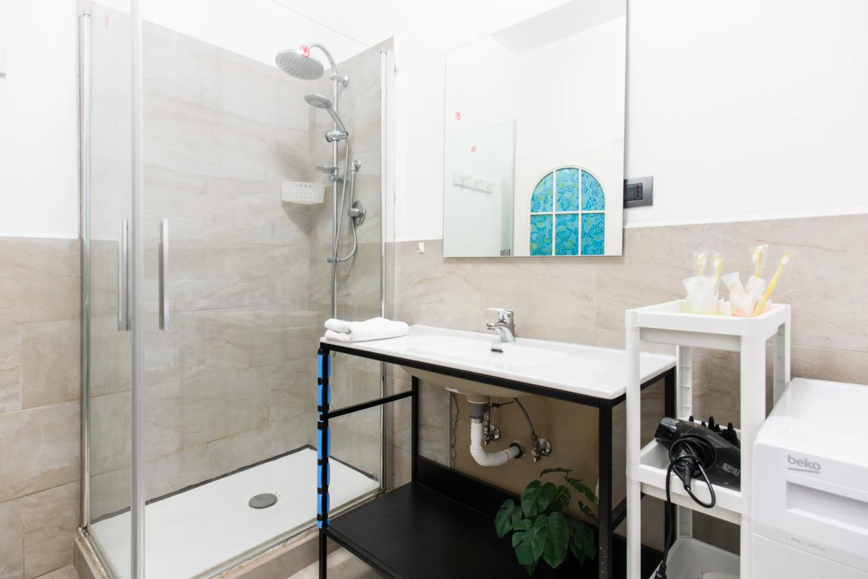 Shower in Inside Chiaia Rooms