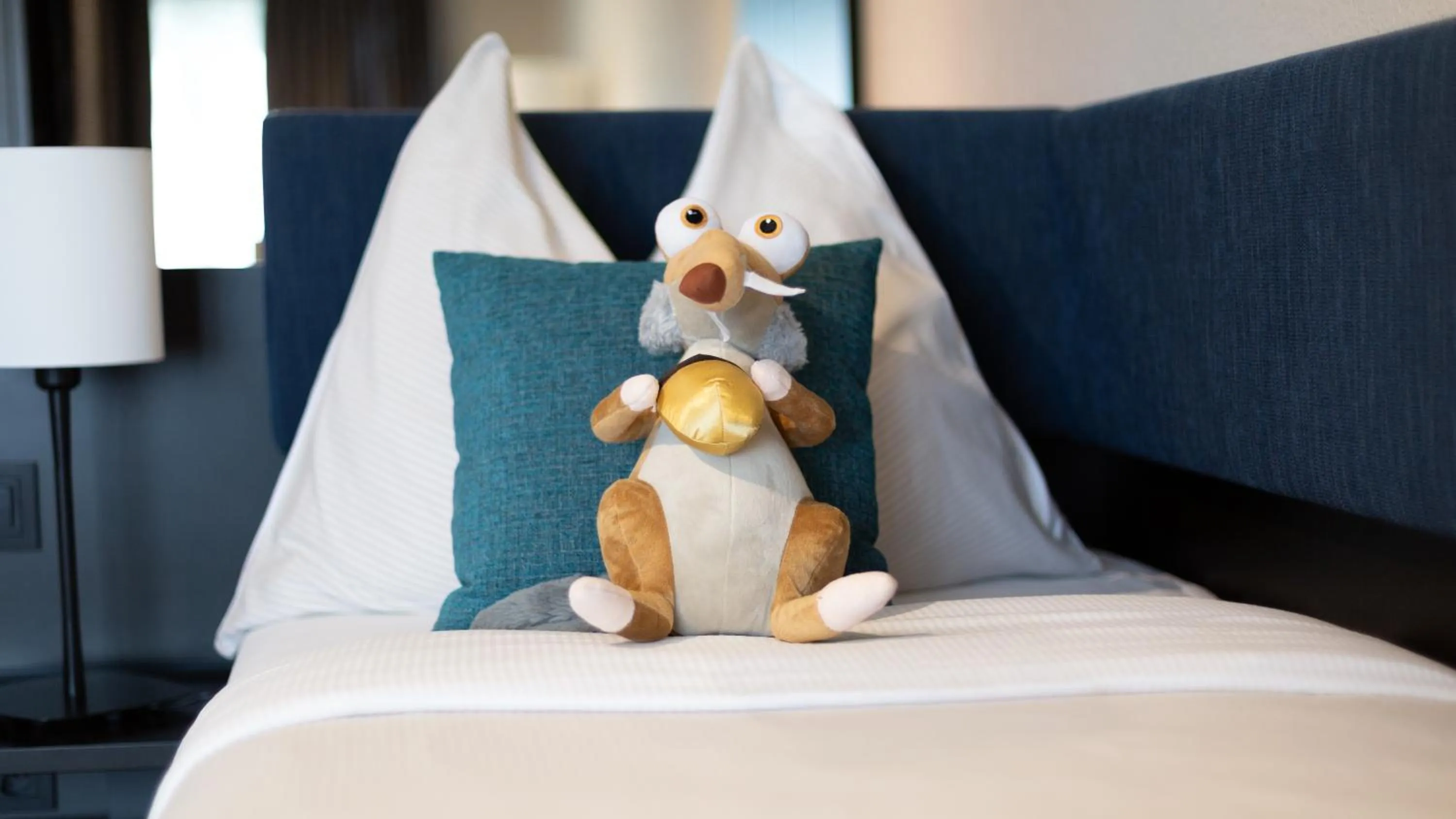 Bed in HOTEL illuster - Urban & Local