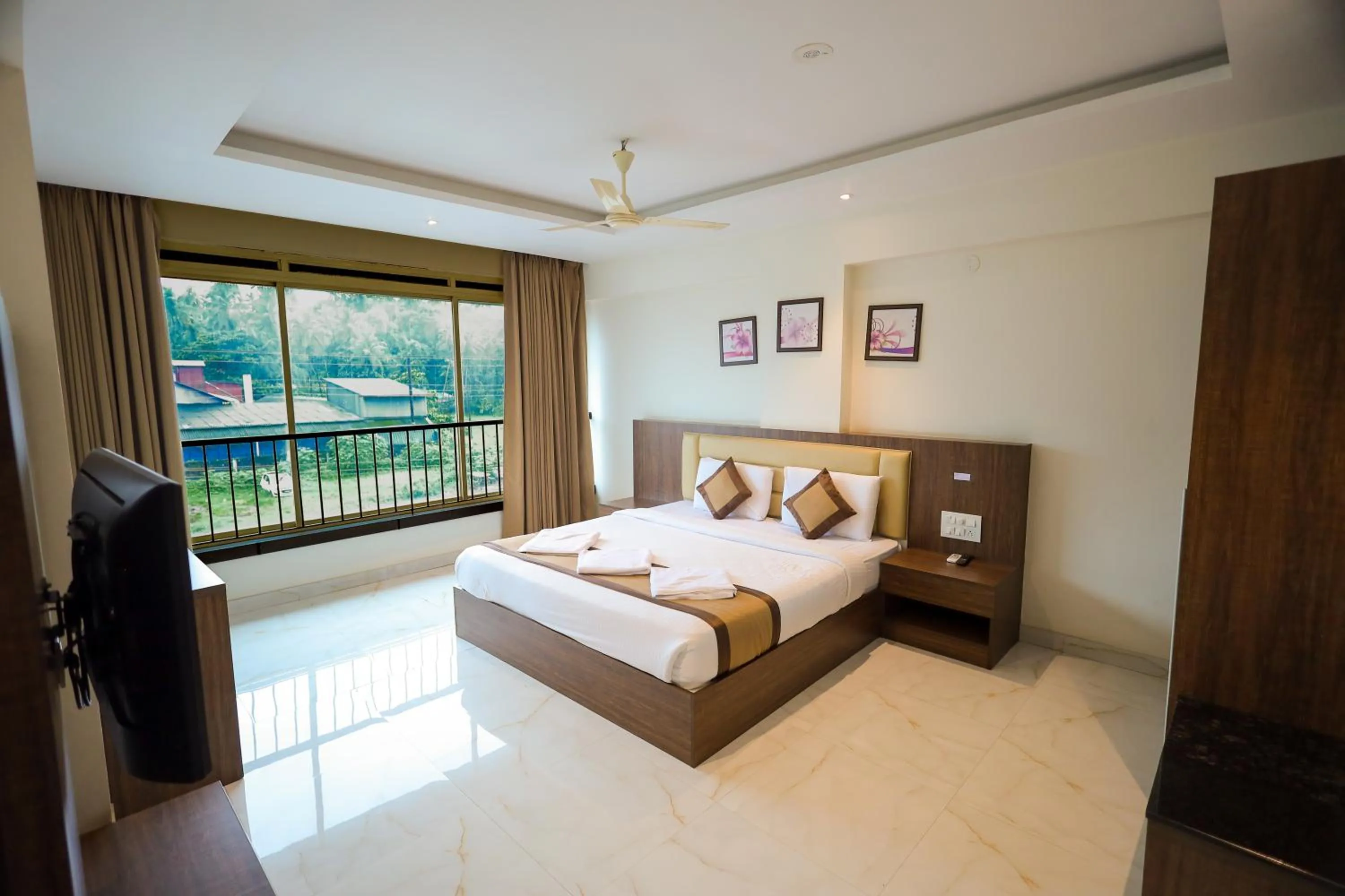 Bedroom, Bed in Adyar Plaza Inn by RAK Rooms, Mangaluru