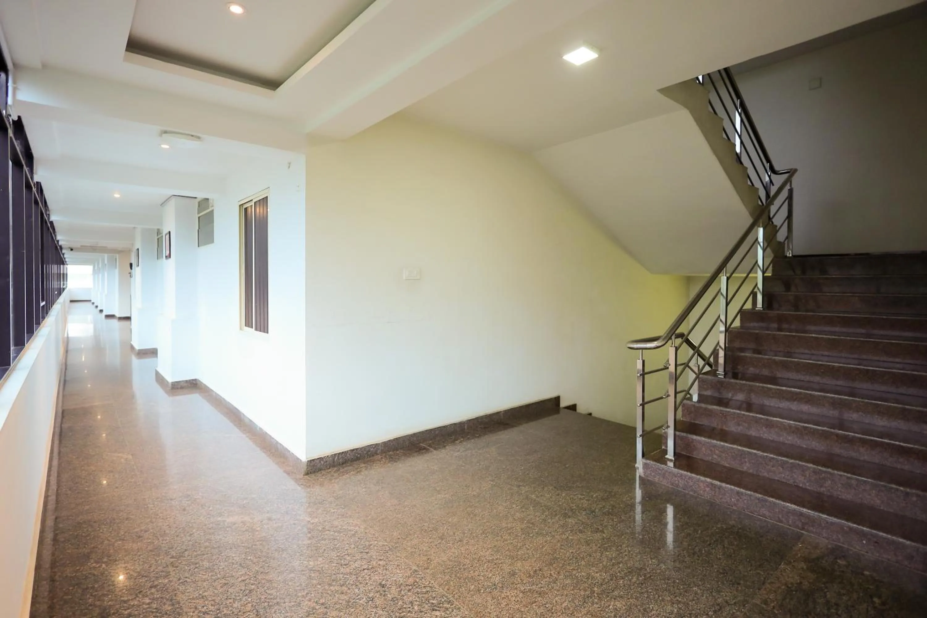 Lobby or reception in Adyar Plaza Inn by RAK Rooms, Mangaluru