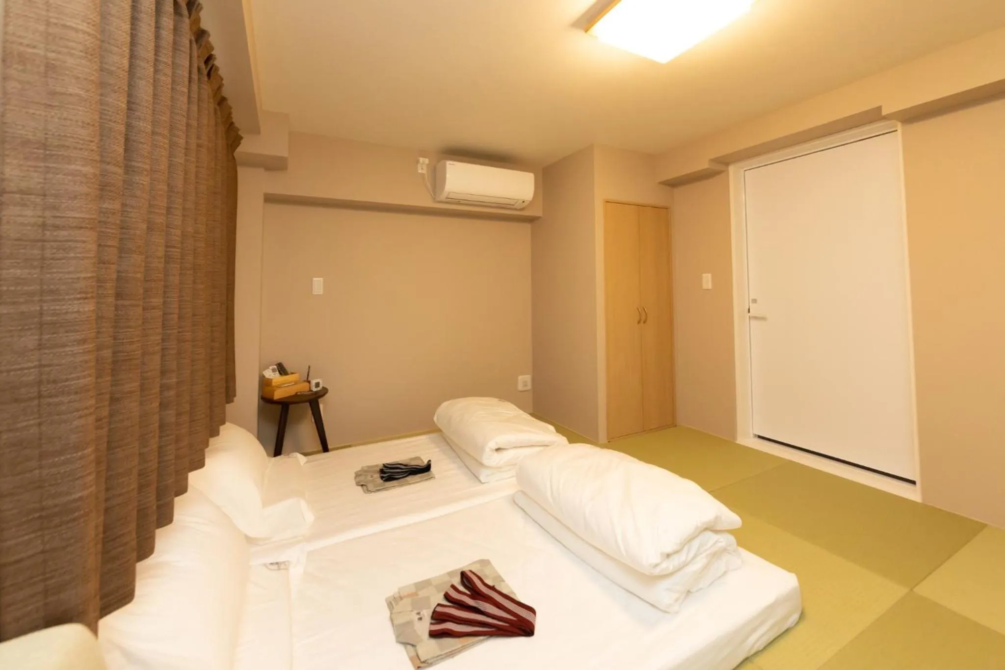 Bed in Light Hotel - Vacation STAY 17218v