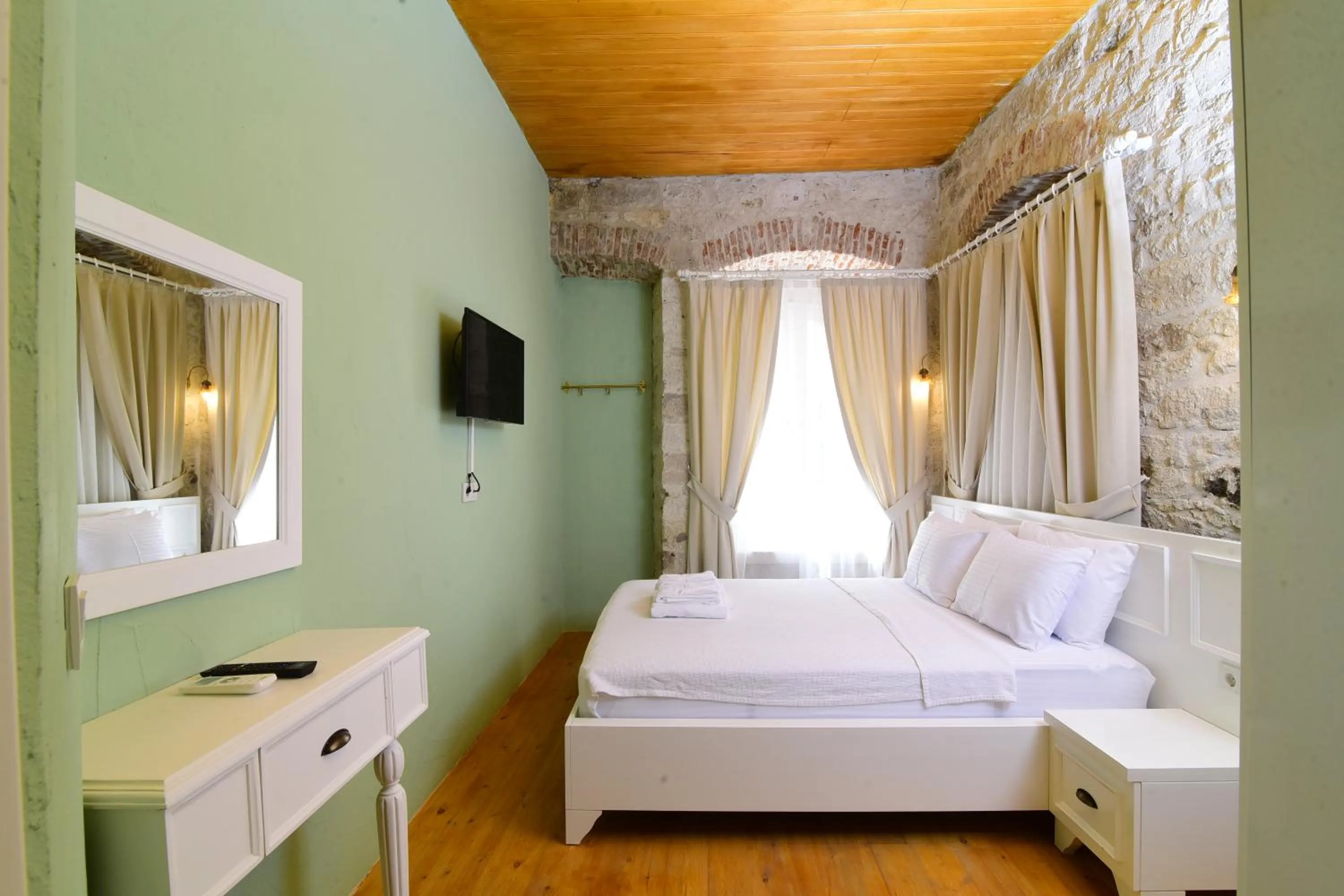 Photo of the whole room, Bed in Jardin d'Azur Alaçatı