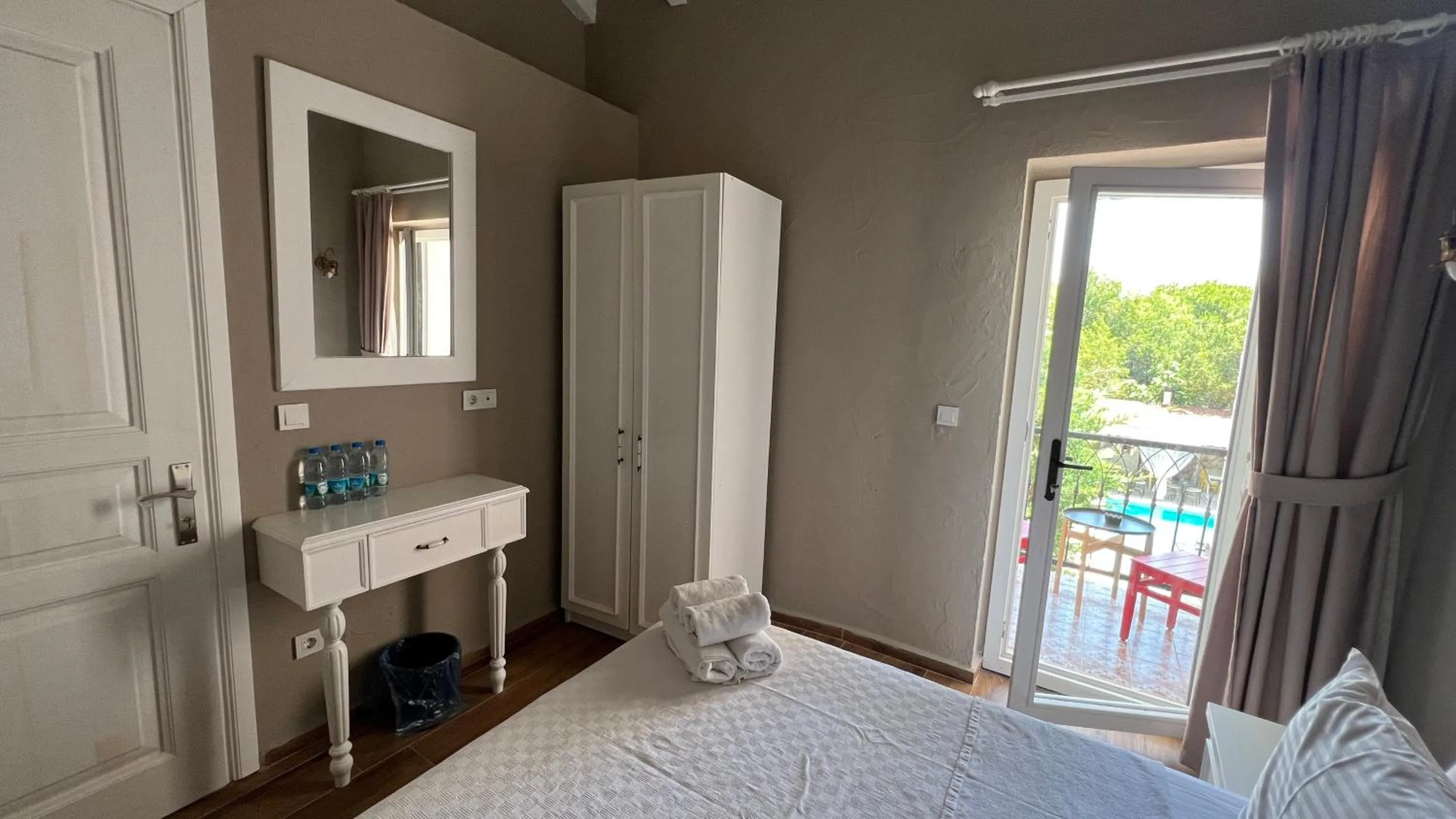 Photo of the whole room, Bed in Jardin d'Azur Alaçatı