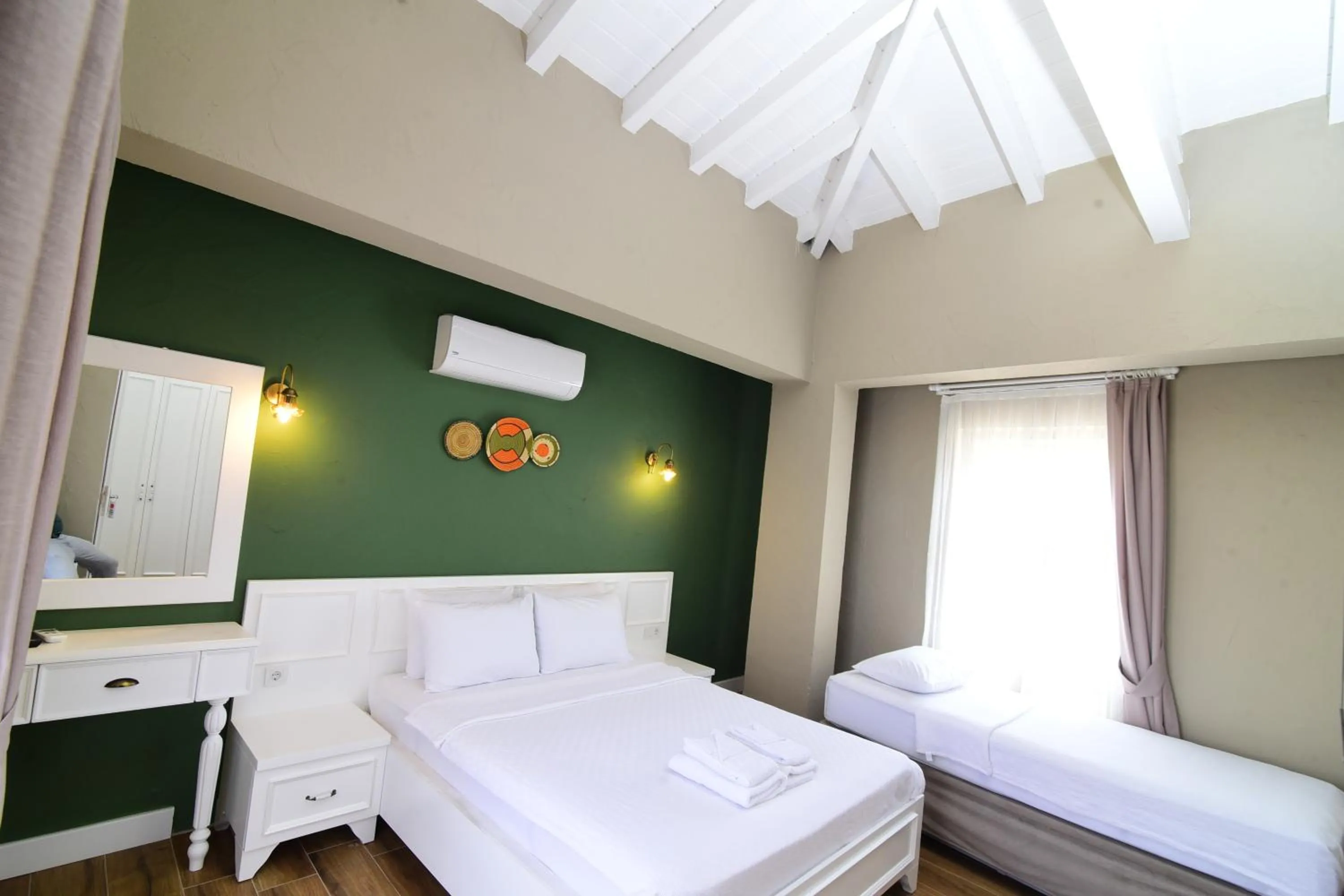 Photo of the whole room, Bed in Jardin d'Azur Alaçatı