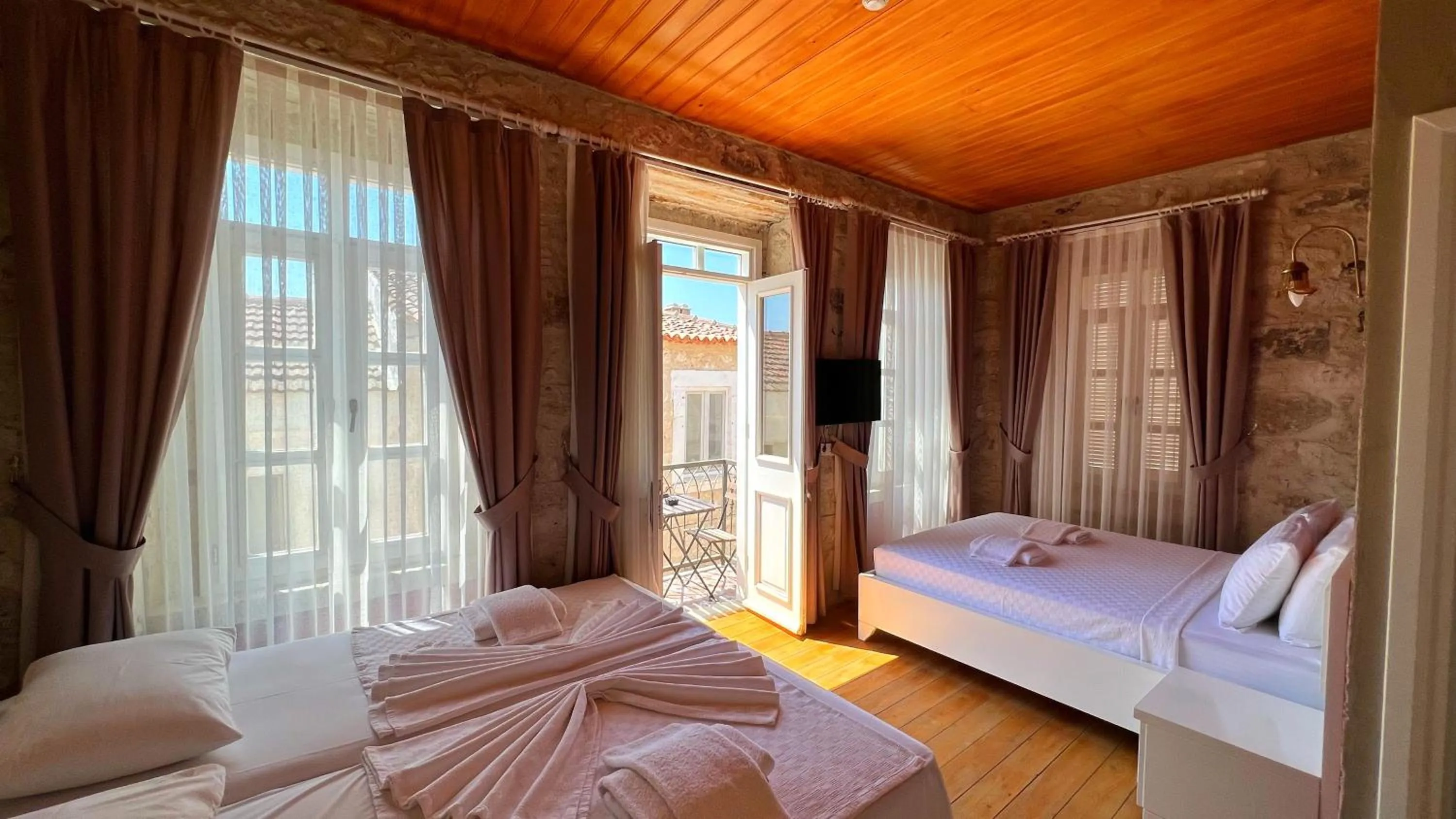 Photo of the whole room, Bed in Jardin d'Azur Alaçatı