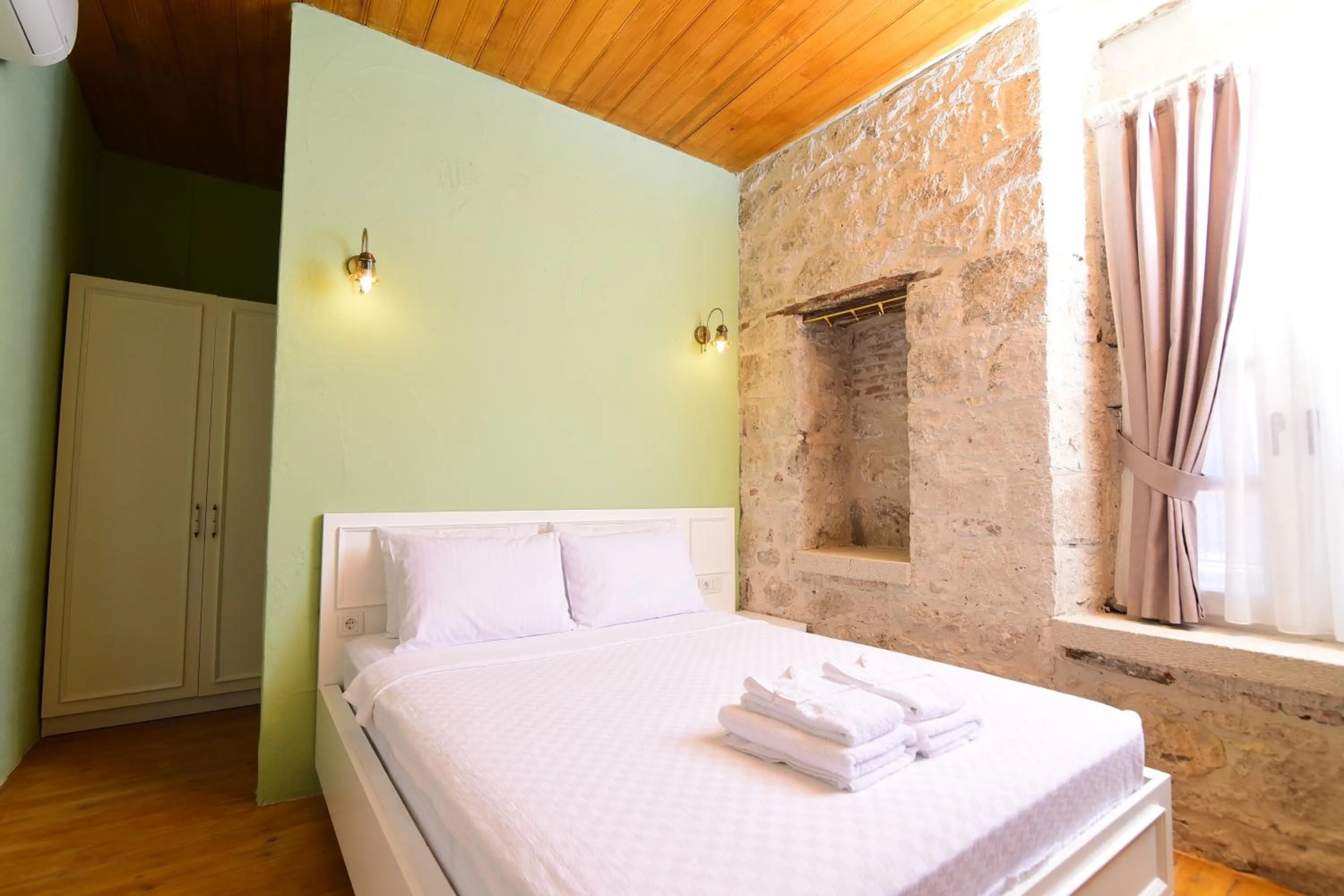 Photo of the whole room, Bed in Jardin d'Azur Alaçatı