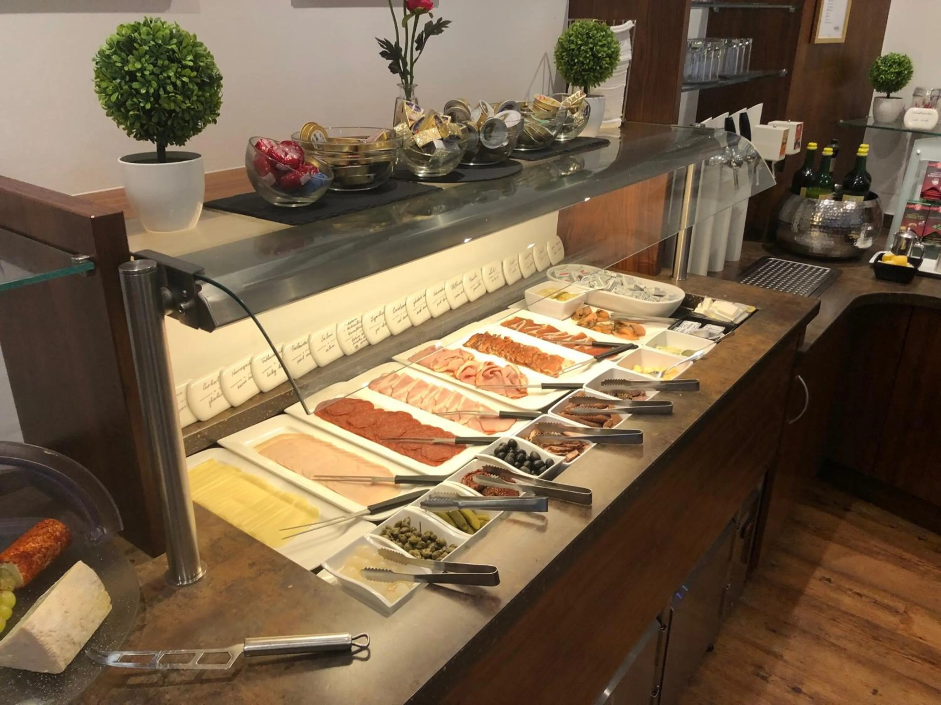 Buffet breakfast in Austria Classic Hotel Hölle