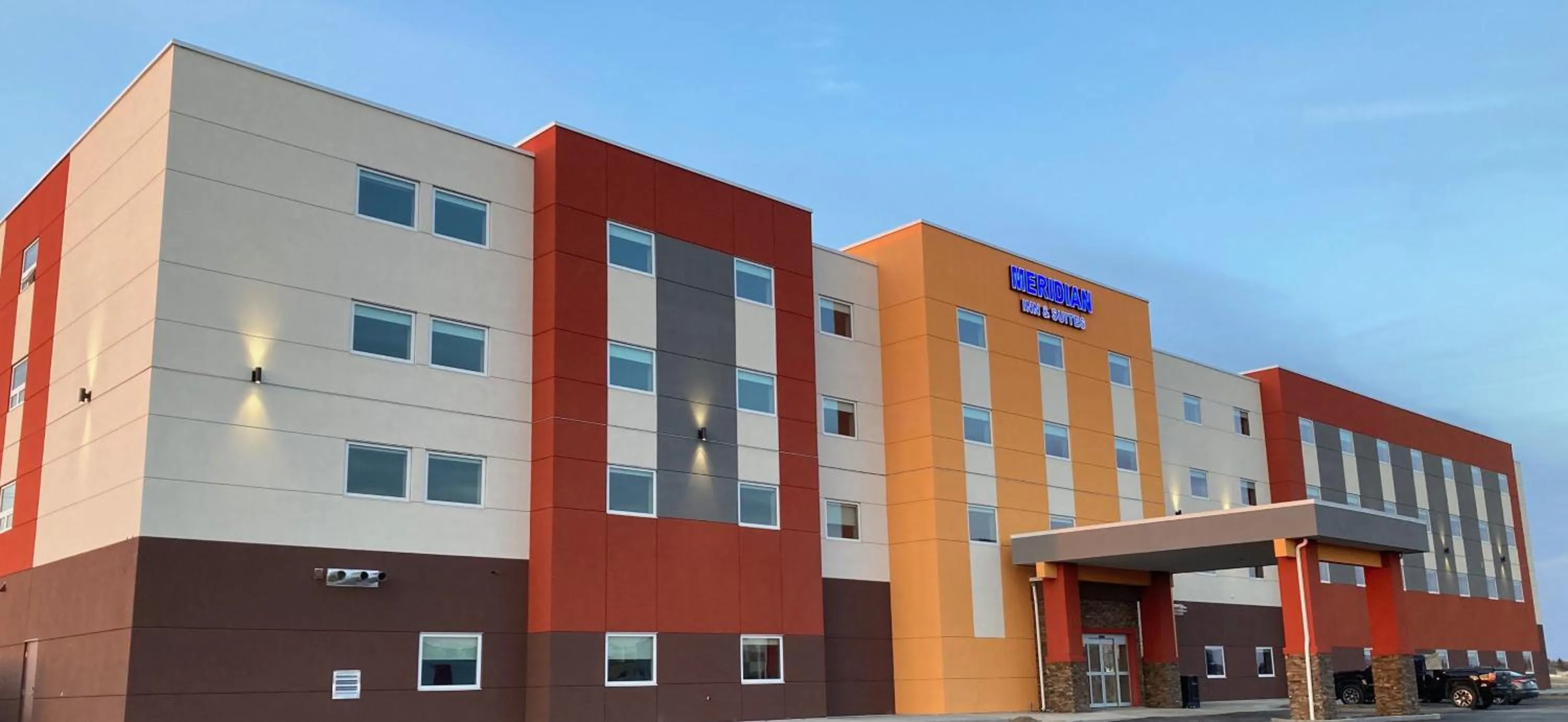Property building in Meridian Inn & Suites Regina Airport