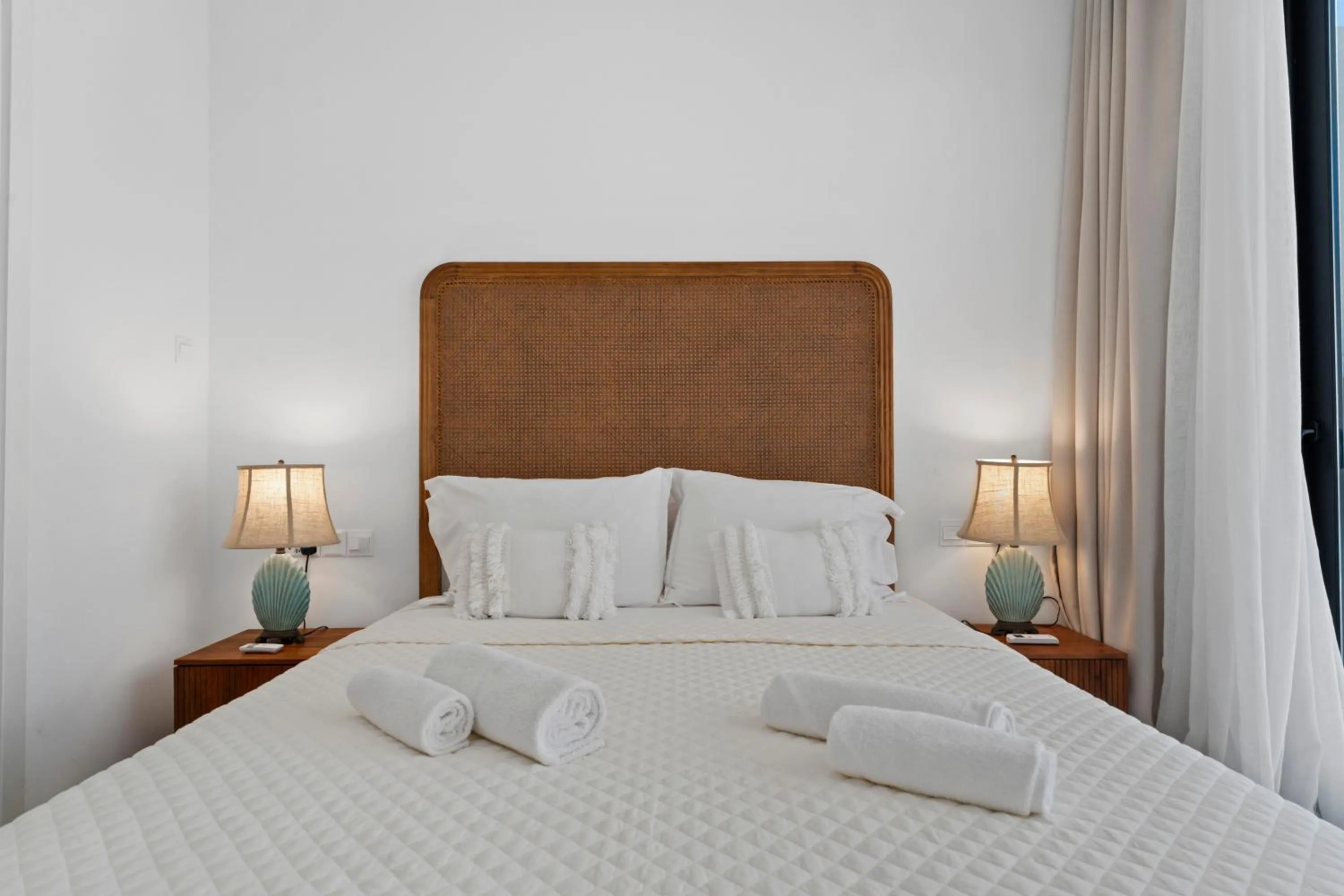 Bed in Periyiali Konnos Villas Beach Resort