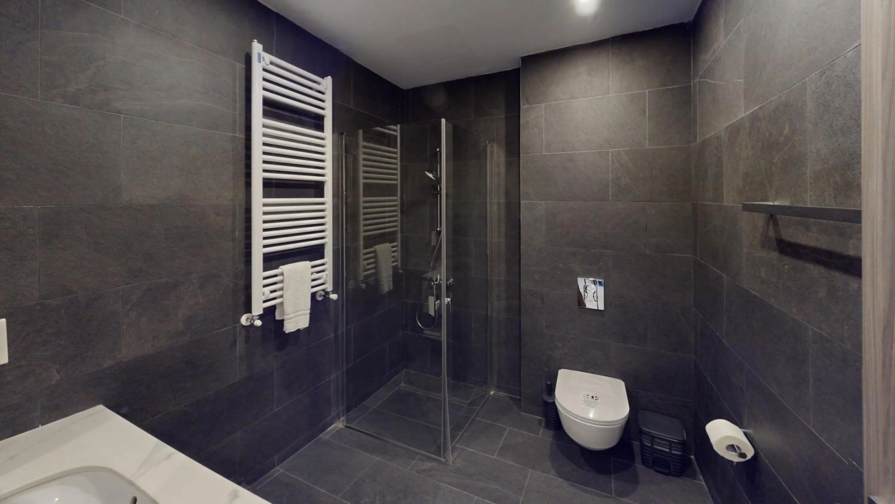 Bathroom in Periyiali Konnos Villas Beach Resort