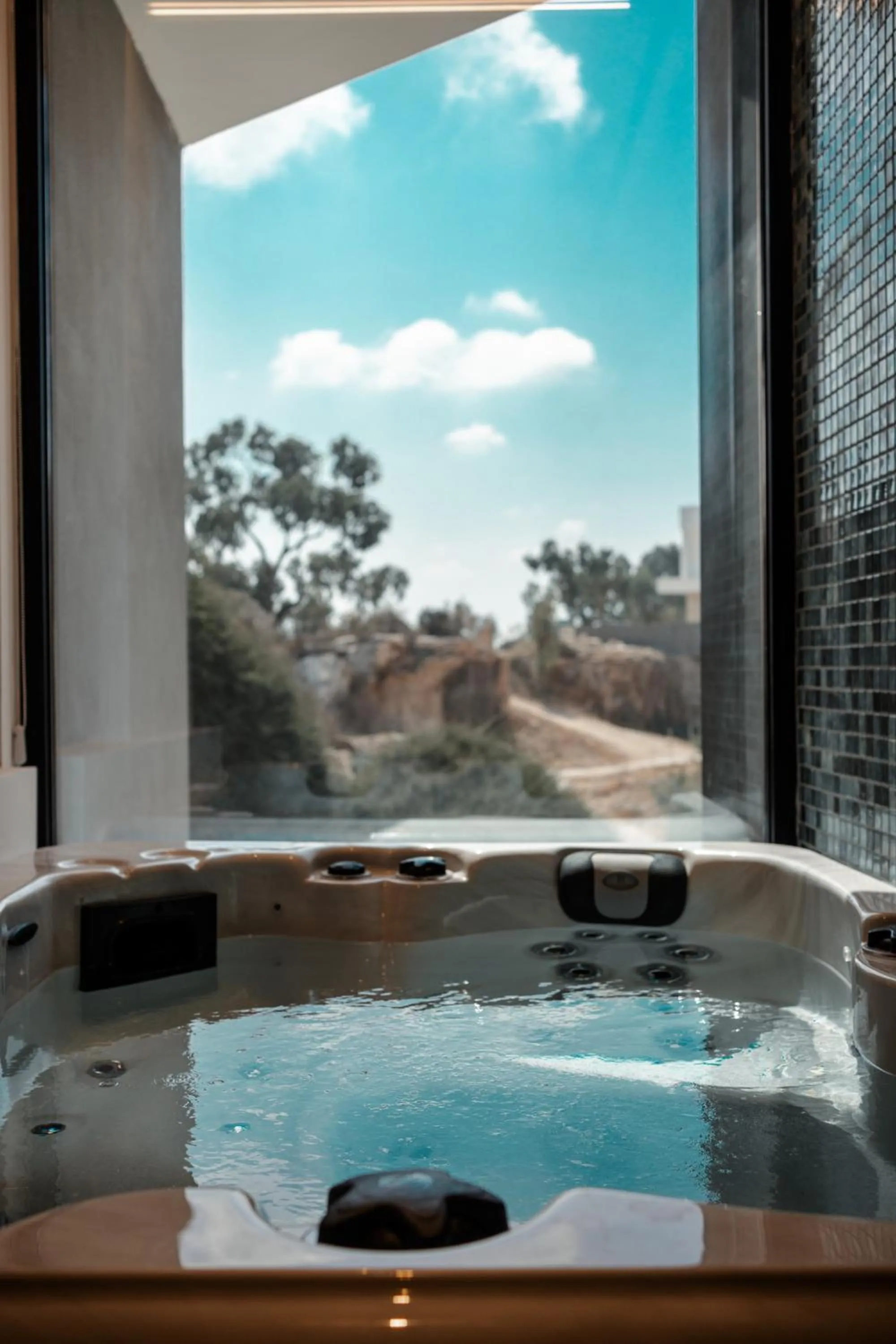 Hot Tub in Periyiali Konnos Villas Beach Resort