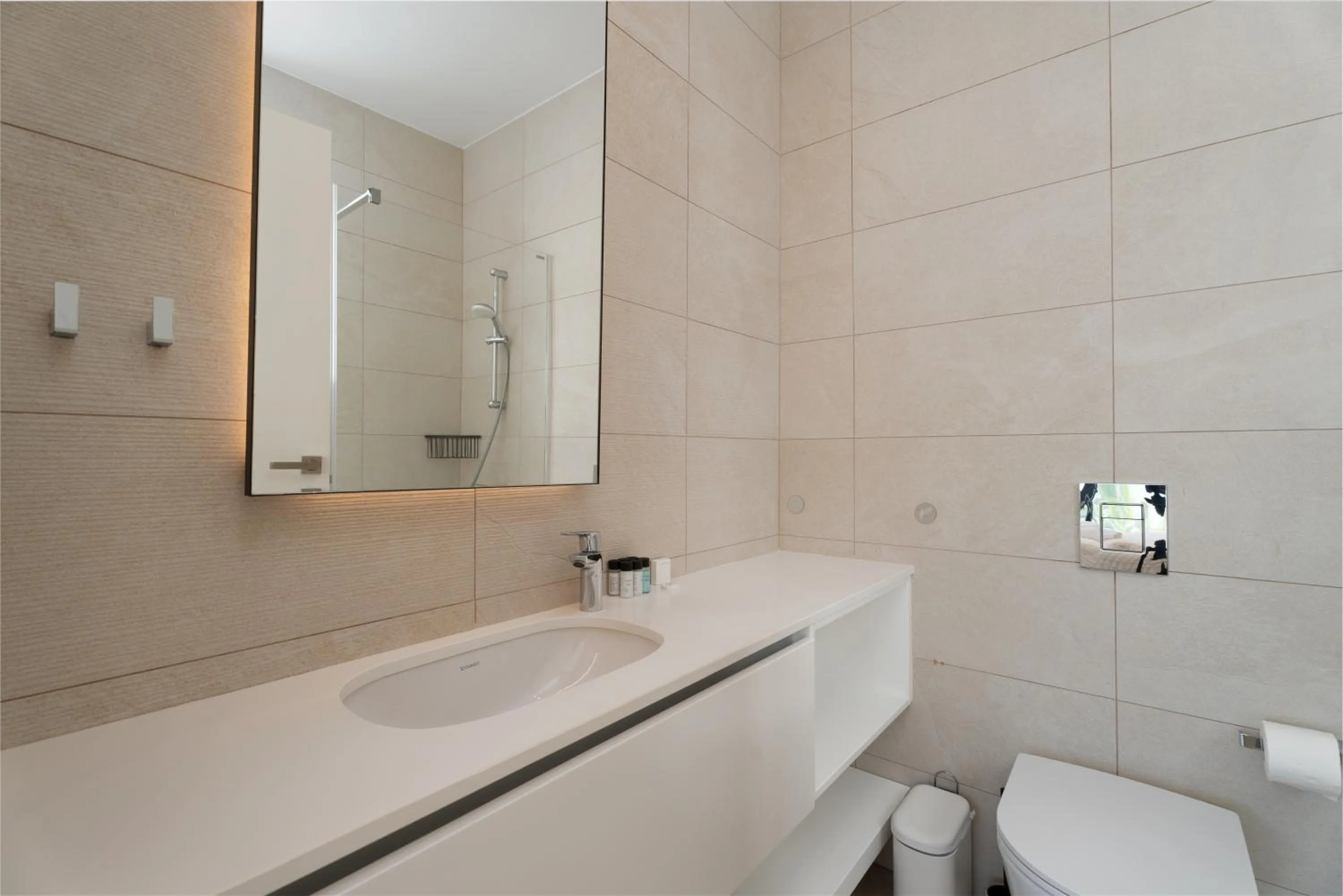 Bathroom in Periyiali Konnos Villas Beach Resort