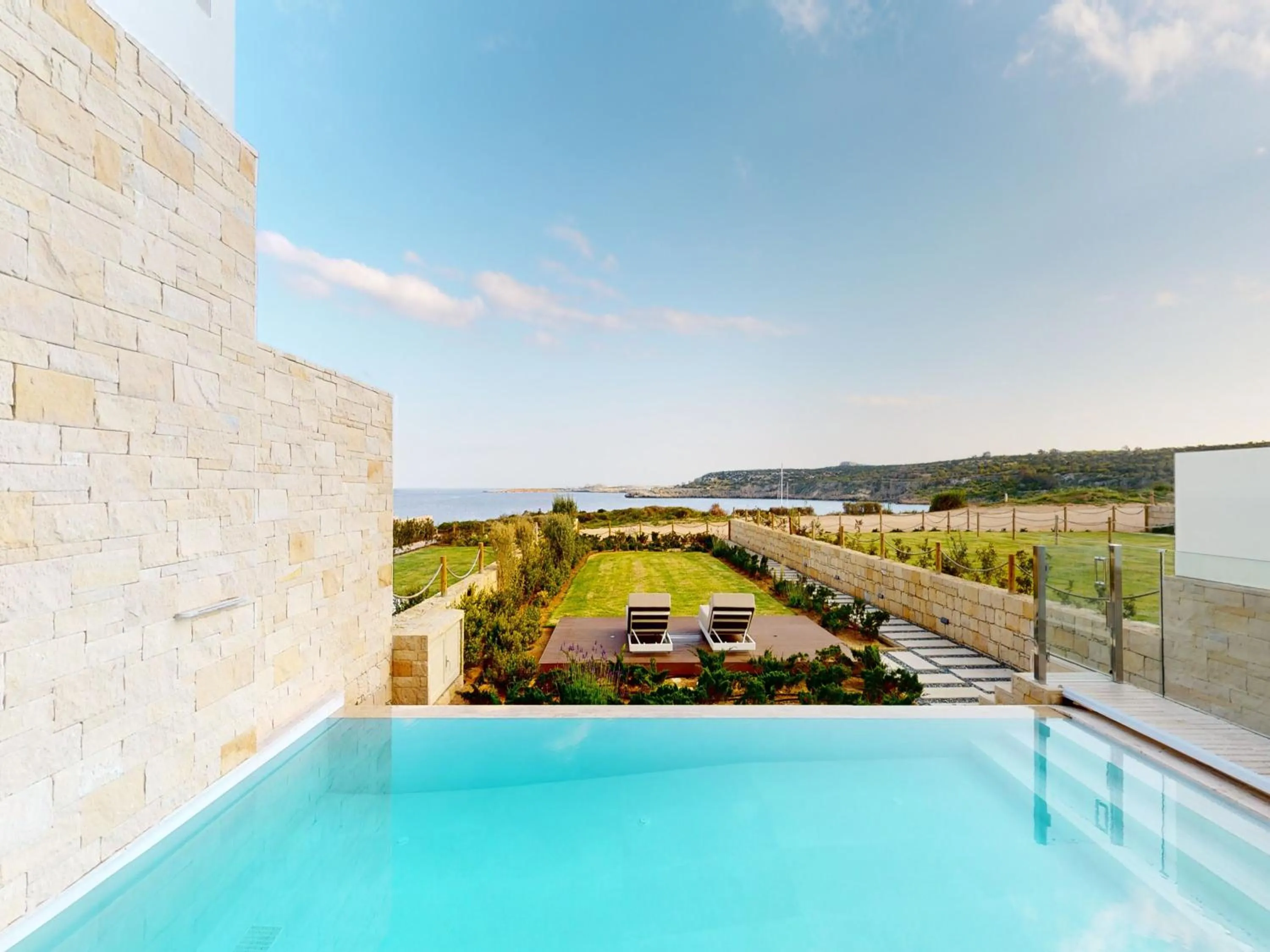 Swimming pool in Periyiali Konnos Villas Beach Resort