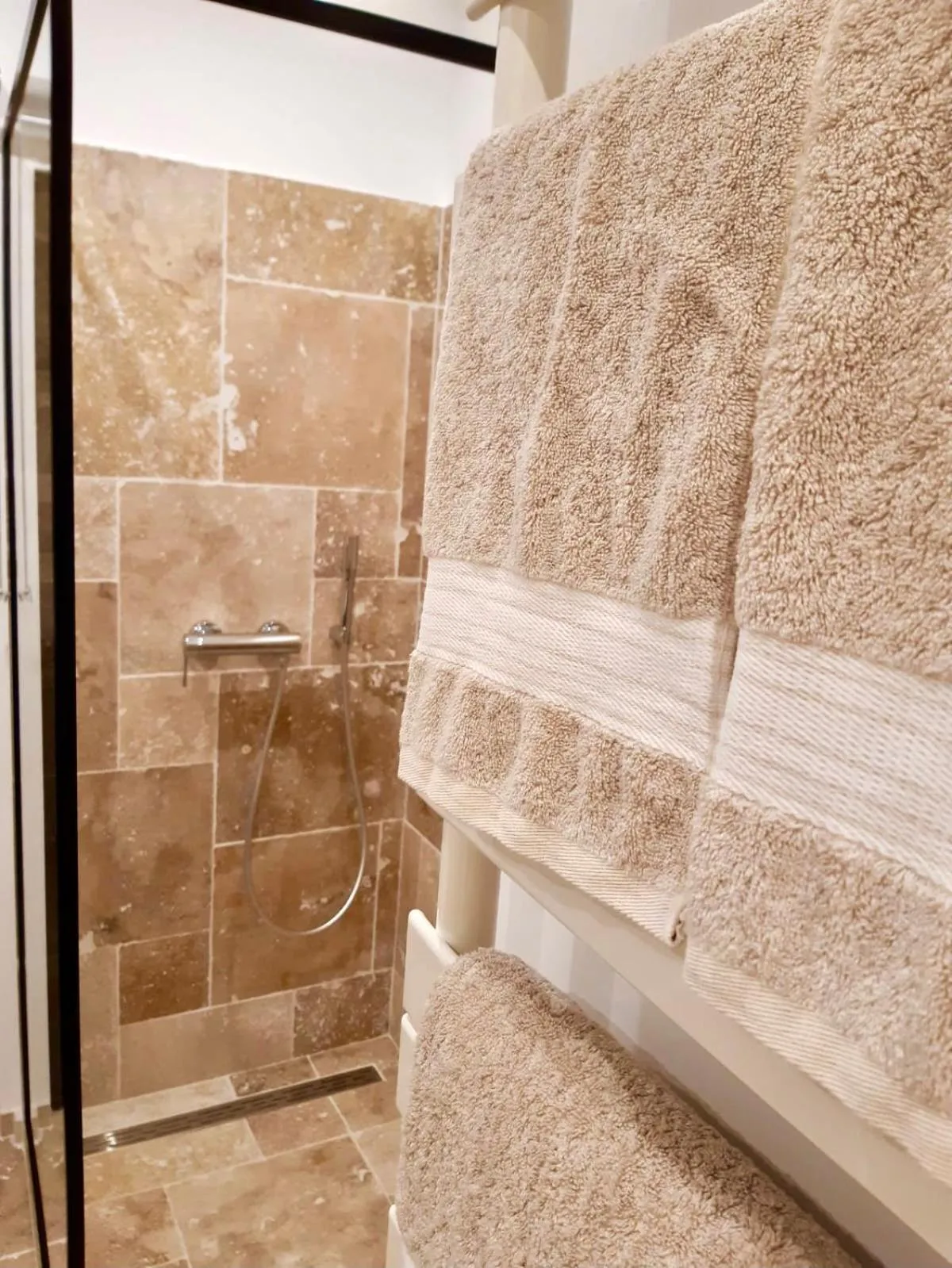 Bathroom in L'Atelier des Magnolias