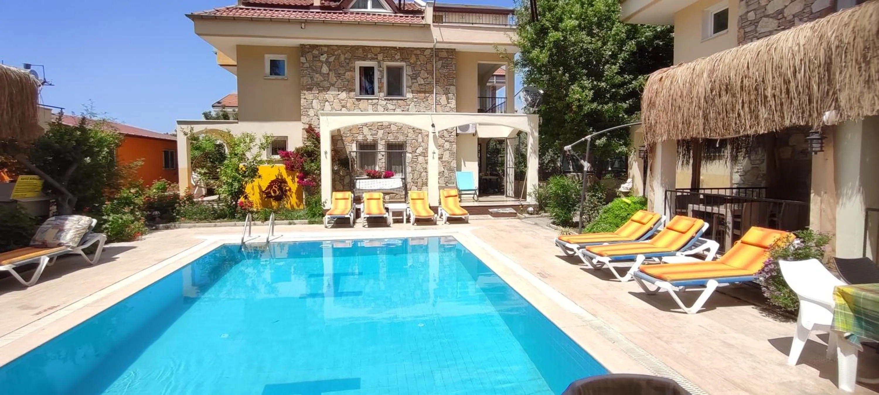 Property building in çileks apart otel