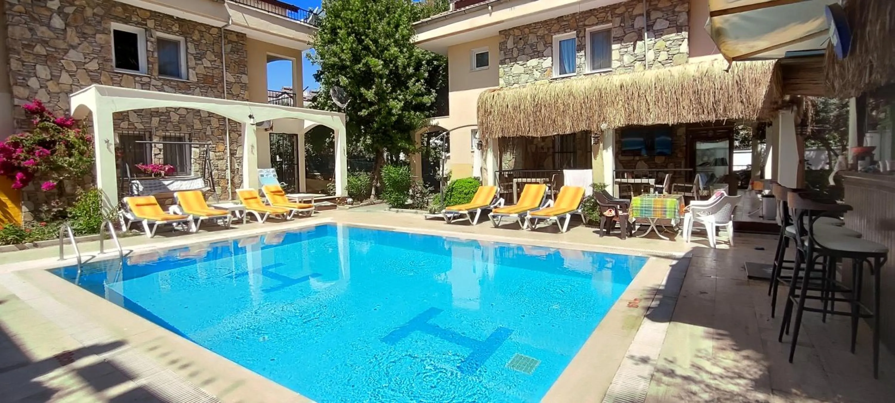 Property building in çileks apart otel