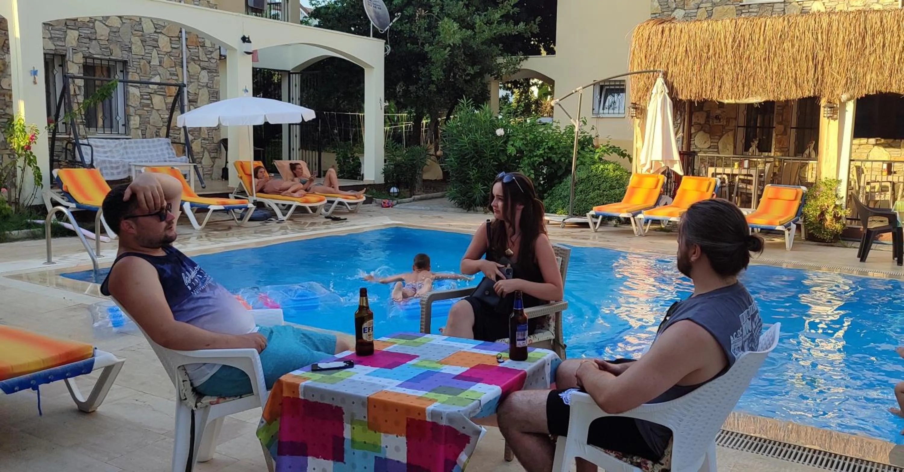 Guests in çileks apart otel