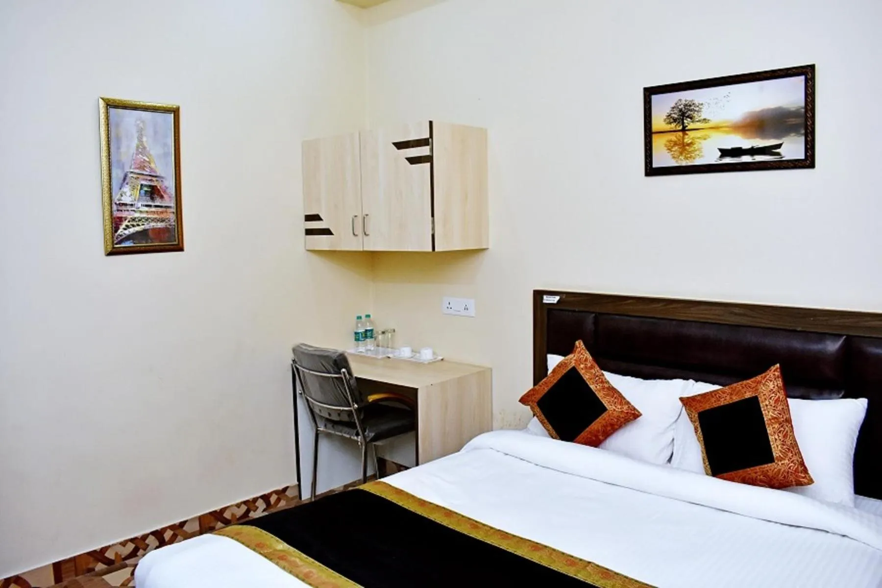 Bedroom, Bed in Hotel KB Palace