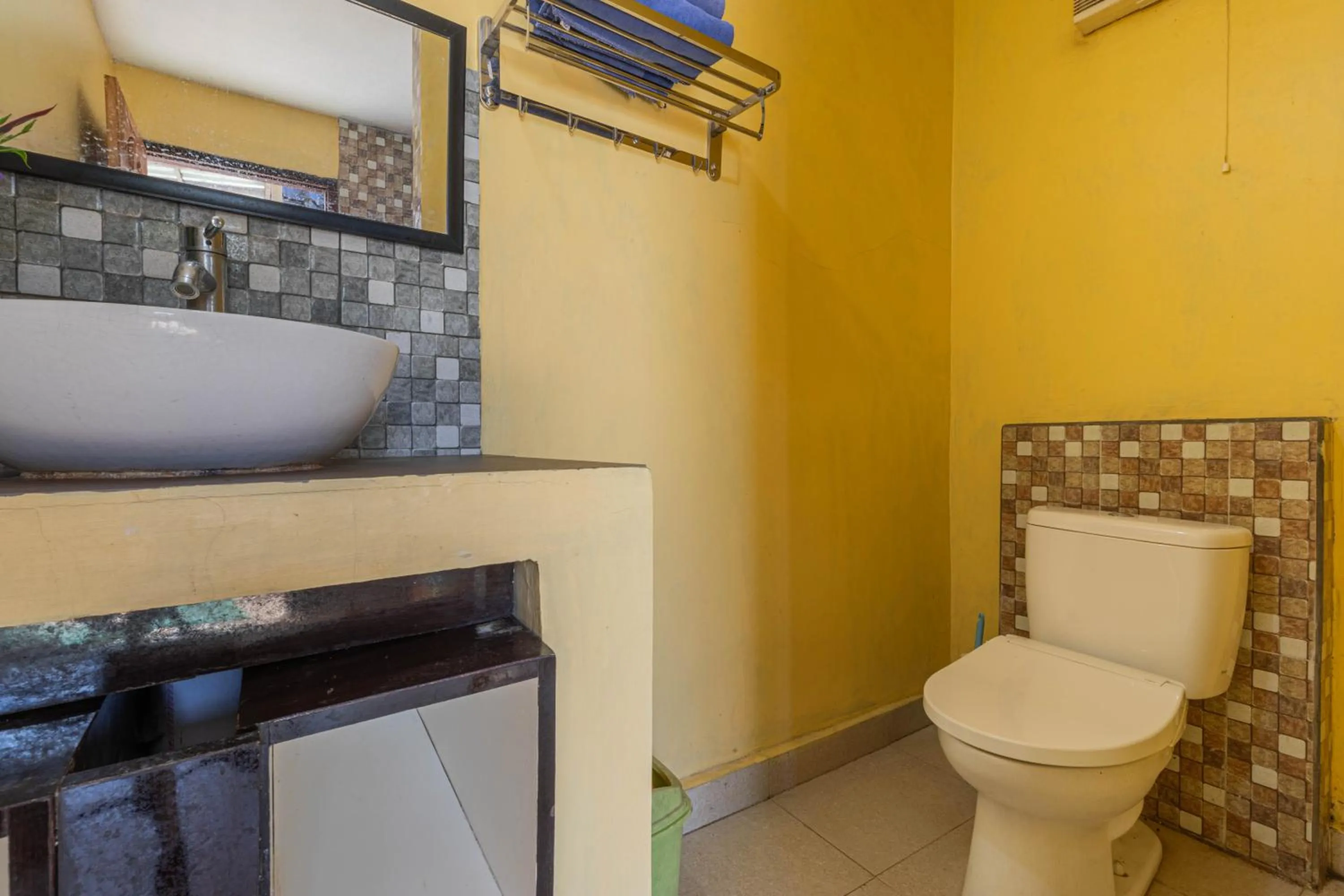 Toilet in Kubu Selat Villa and Glamping