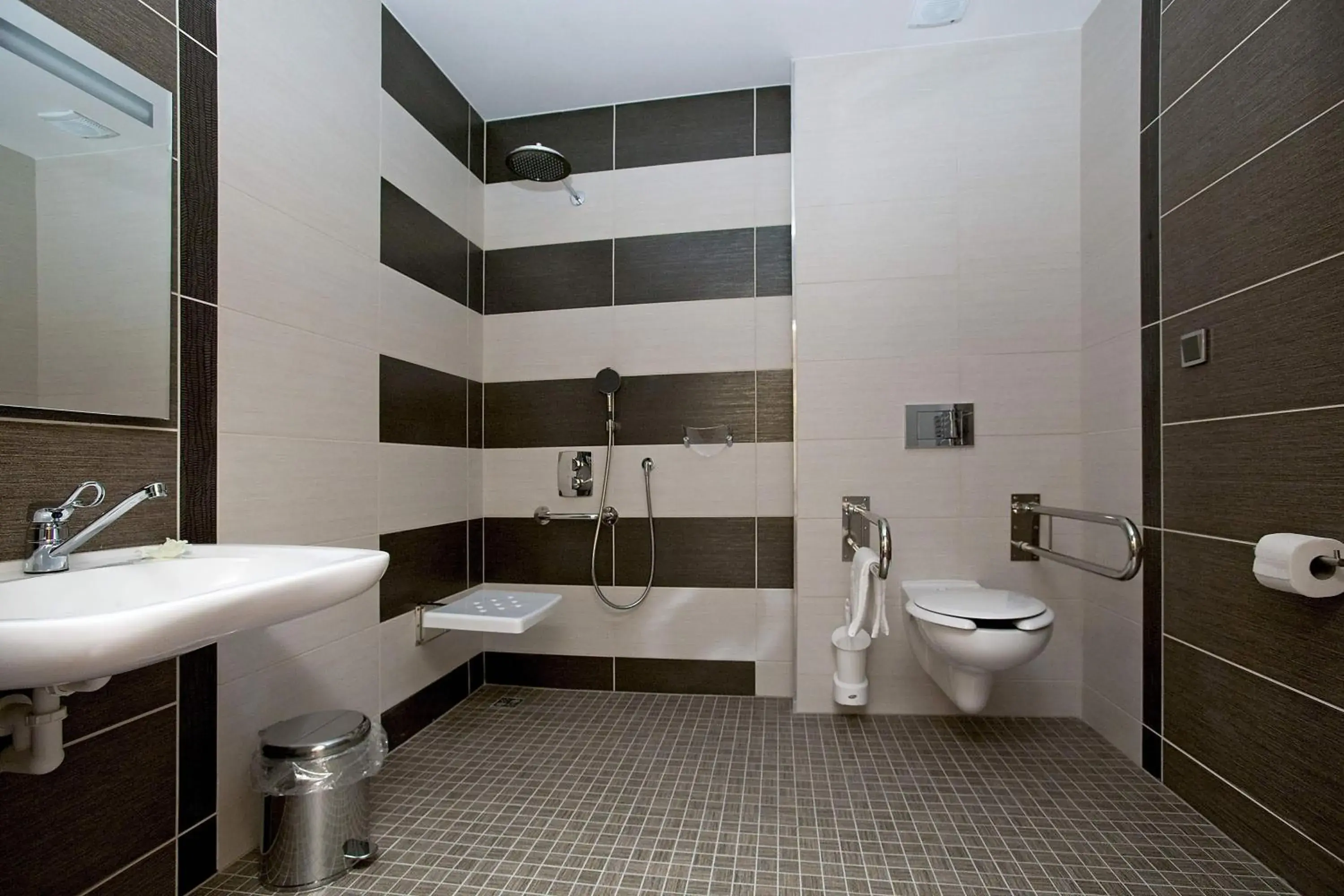 Double Room - single occupancy - Disability Access in Penzion Na Hvězdě Double Room - single occupancy - Disability Access in Penzion Na Hvězdě