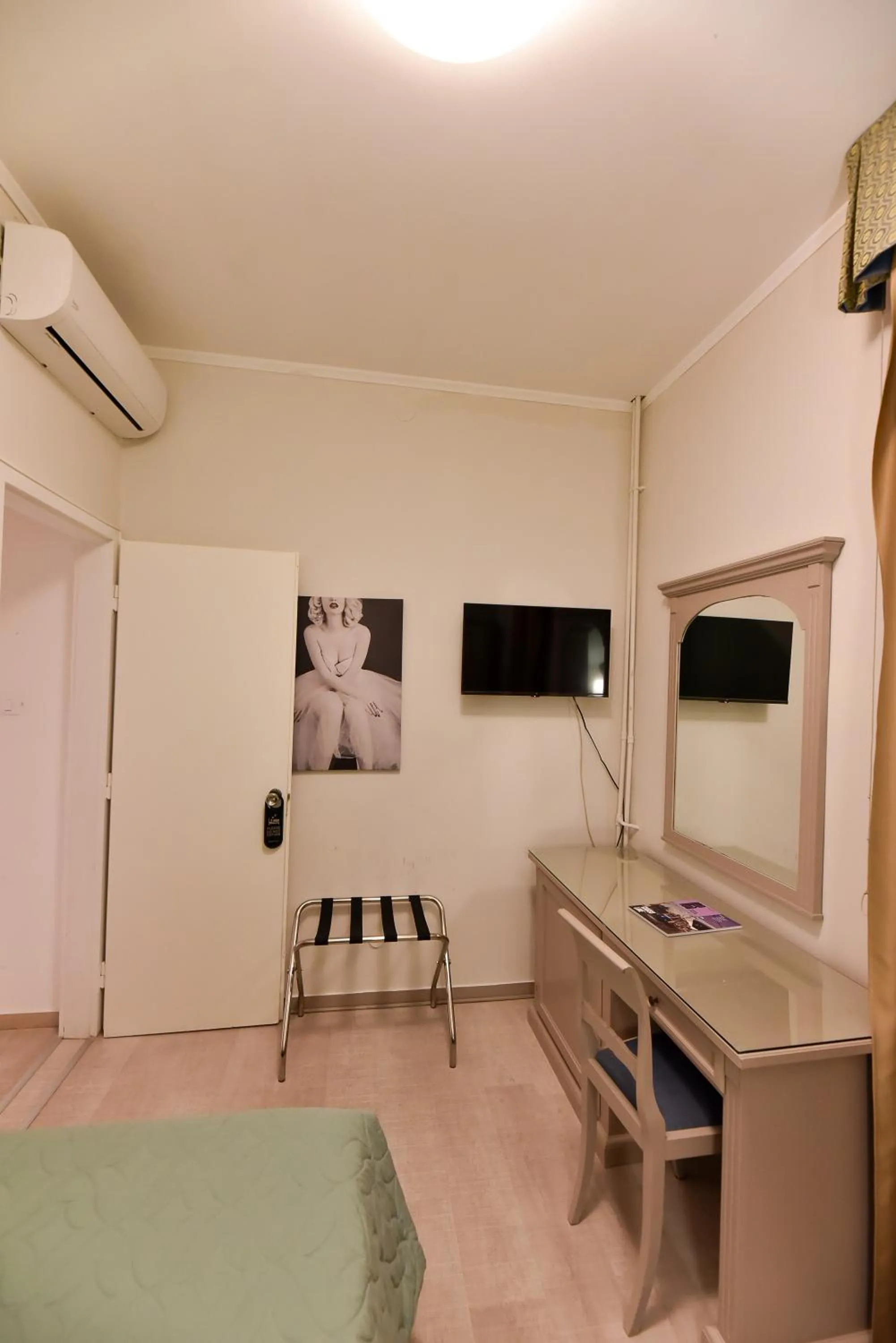 Bed in Hotel Bristol