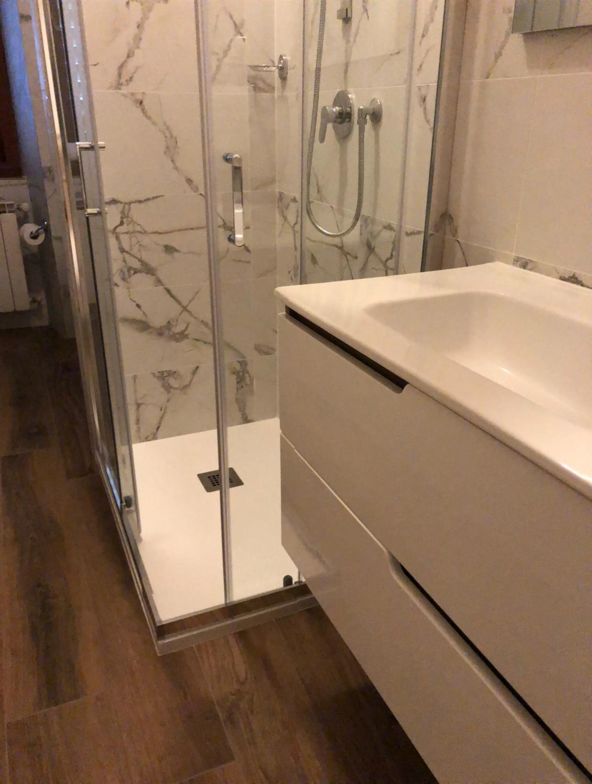 Shower in Hotel Bristol