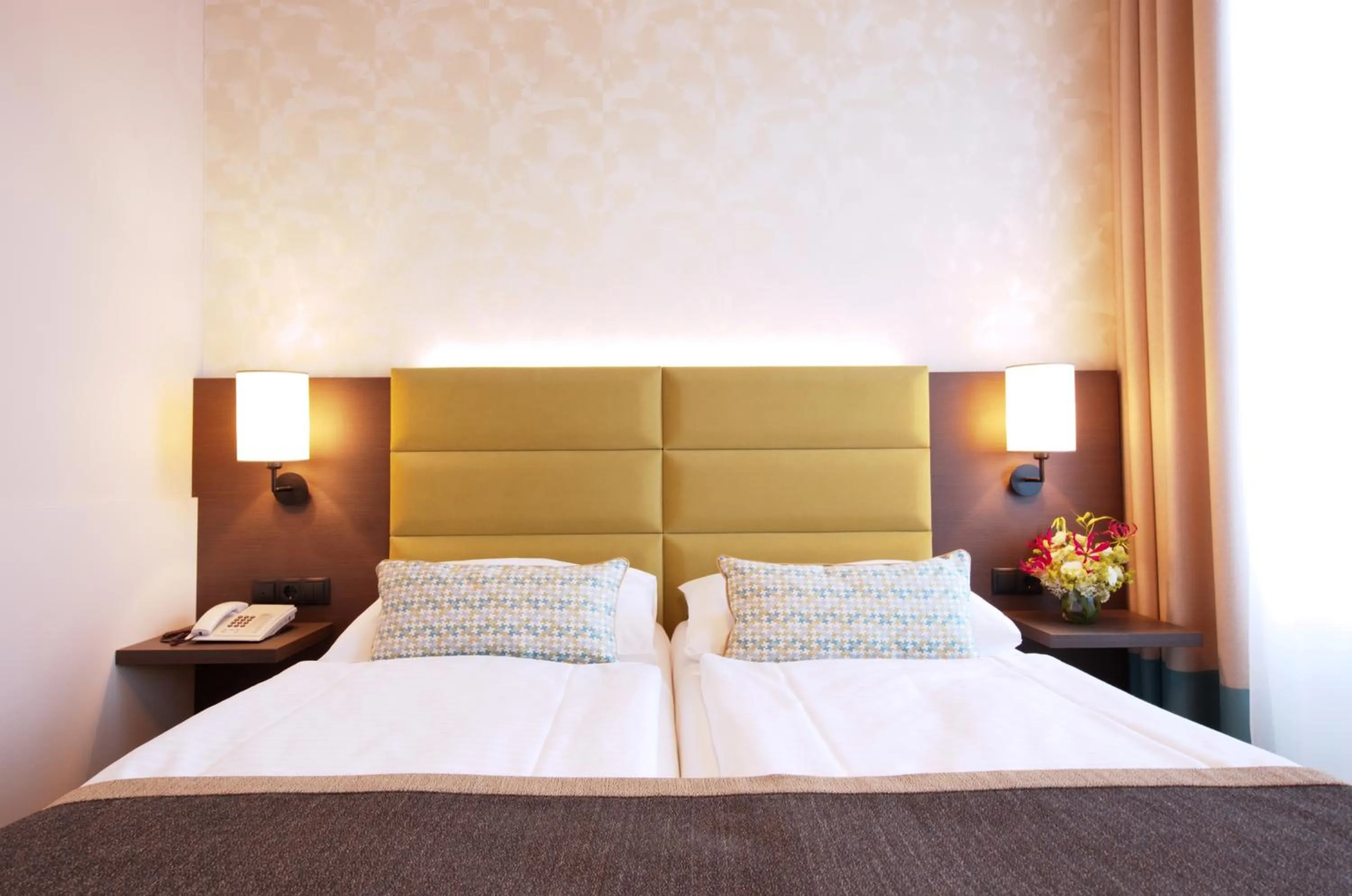 Bed in Drei Kronen Hotel Wien City