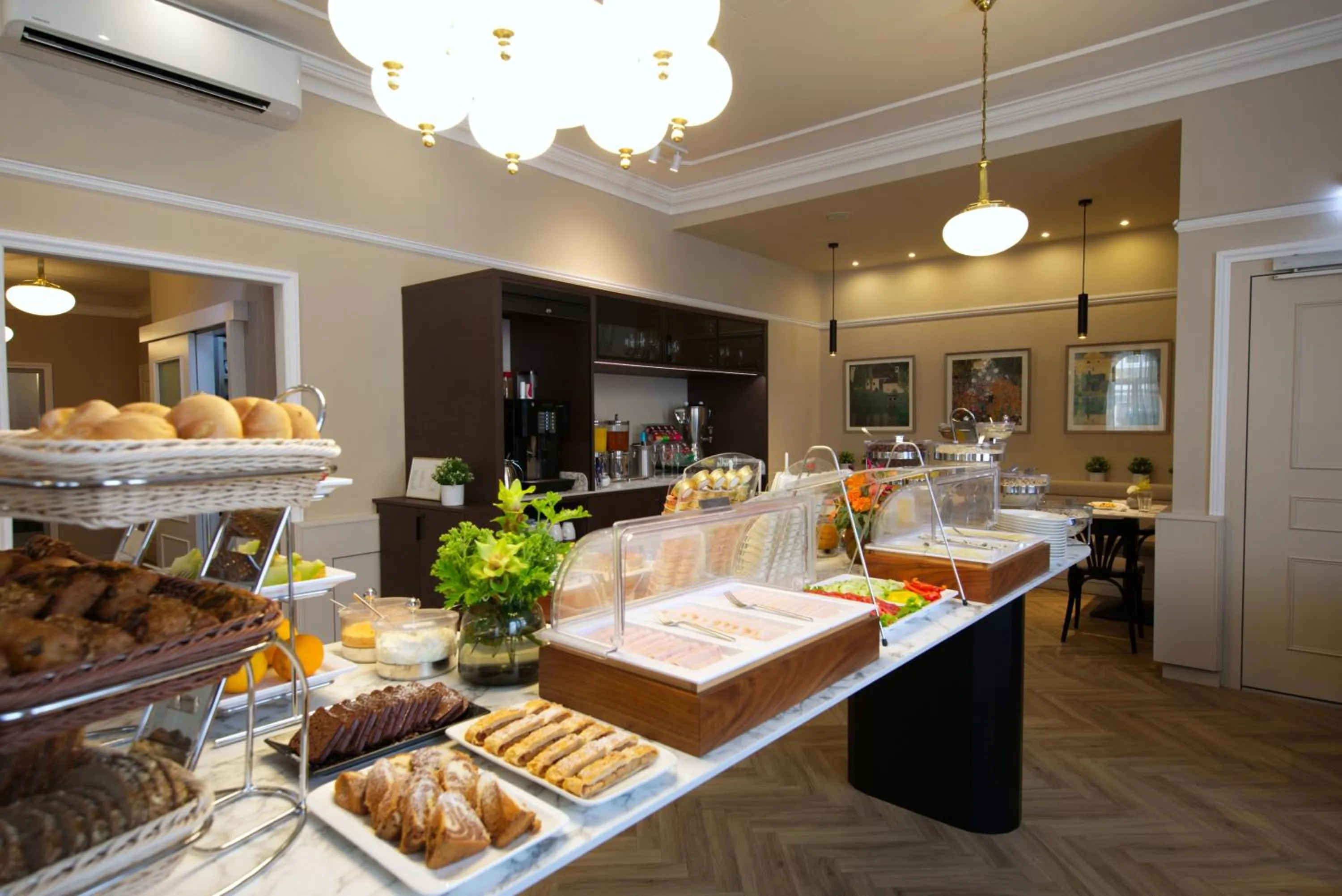 Buffet breakfast in Drei Kronen Hotel Wien City