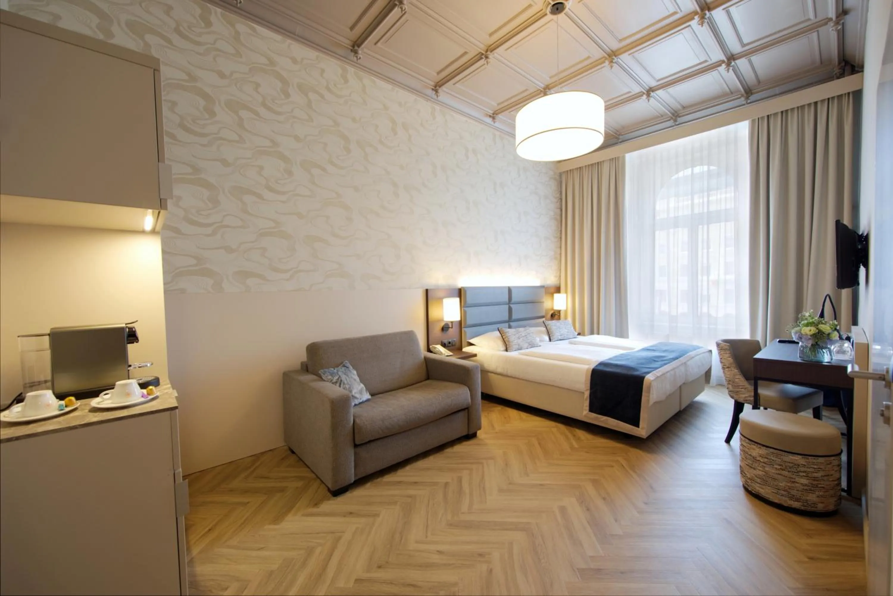 Photo of the whole room, Bed in Drei Kronen Hotel Wien City