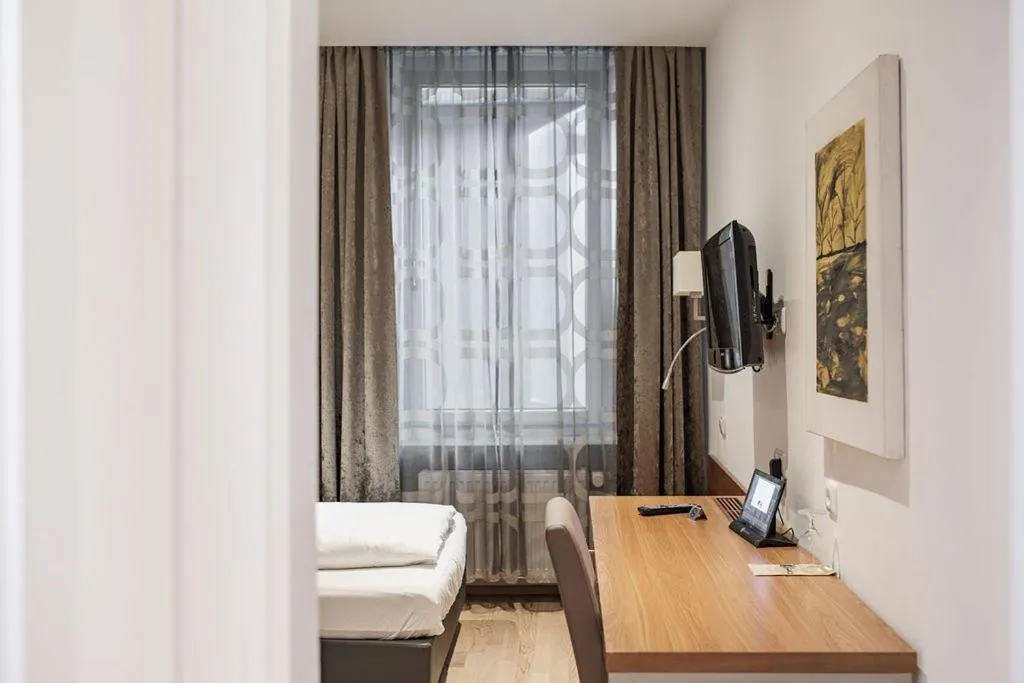 TV and multimedia, Bed in Stadthotel Goldenes Schiff