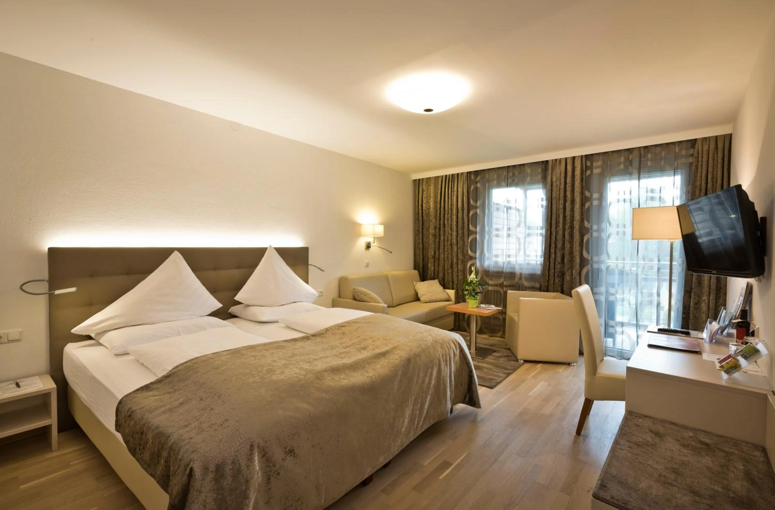 Photo of the whole room, Bed in Stadthotel Goldenes Schiff