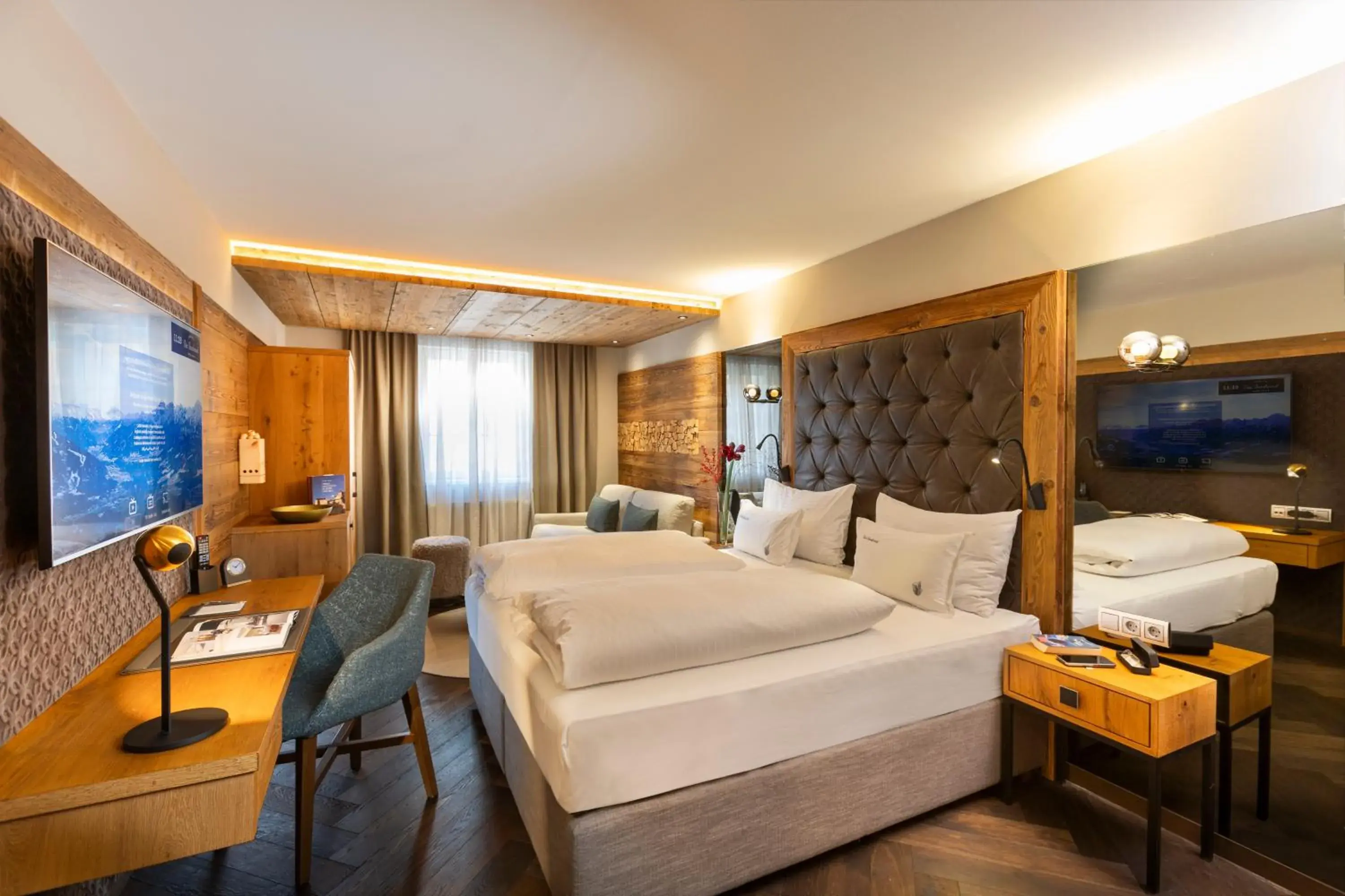 Double Room Deluxe Tyrol - single occupancy in Hotel Innsbruck Double Room Deluxe Tyrol - single occupancy in Hotel Innsbruck