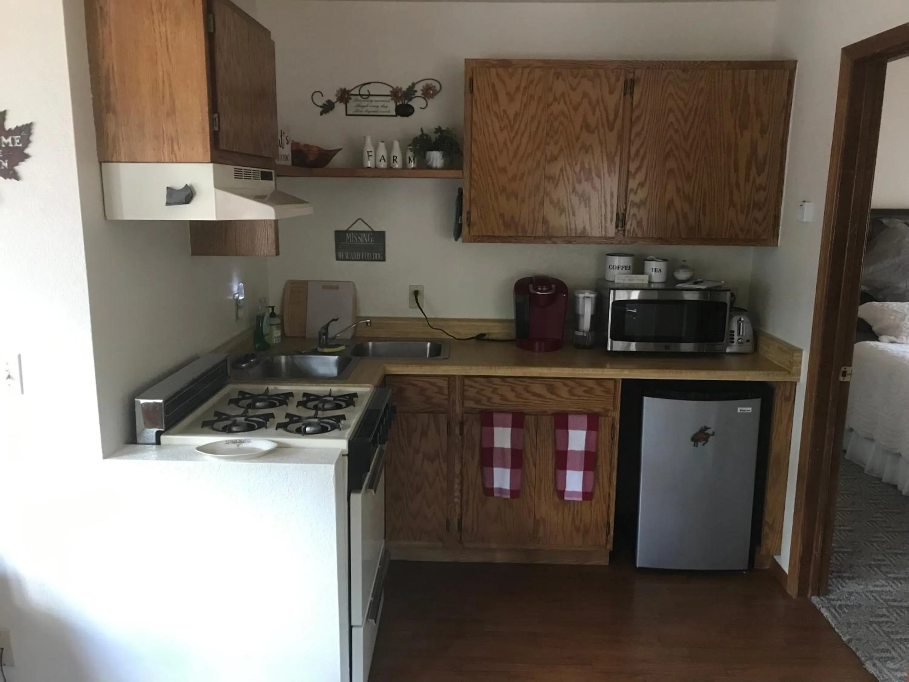Kitchen or kitchenette in Grand Canyon Cottage at Historic Wrigley Ranch with Horseback Riding & Hiking
