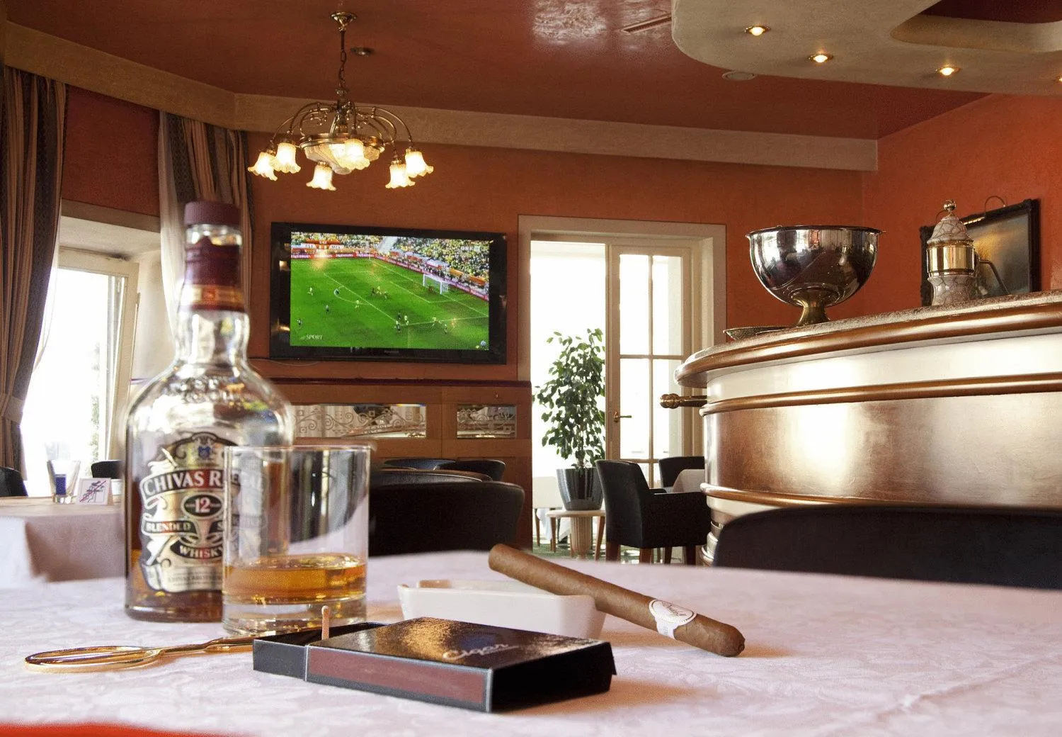 Communal lounge/ TV room in Hotel Neue Post I self check-in