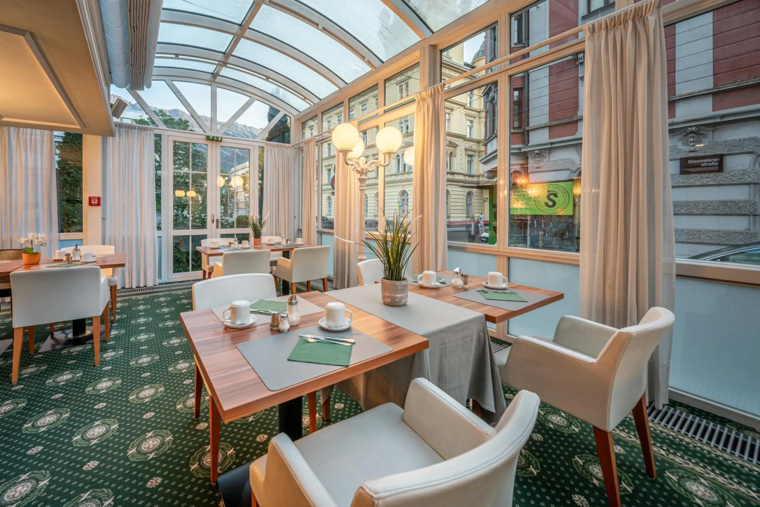 Restaurant/places to eat in Hotel Neue Post I self check-in