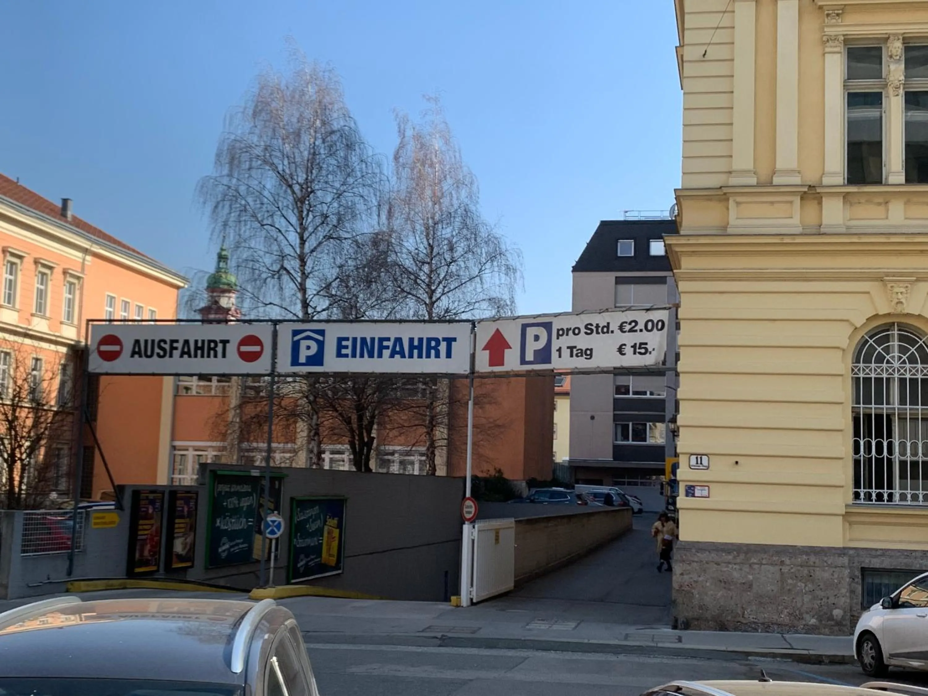 Parking in Hotel Neue Post I self check-in