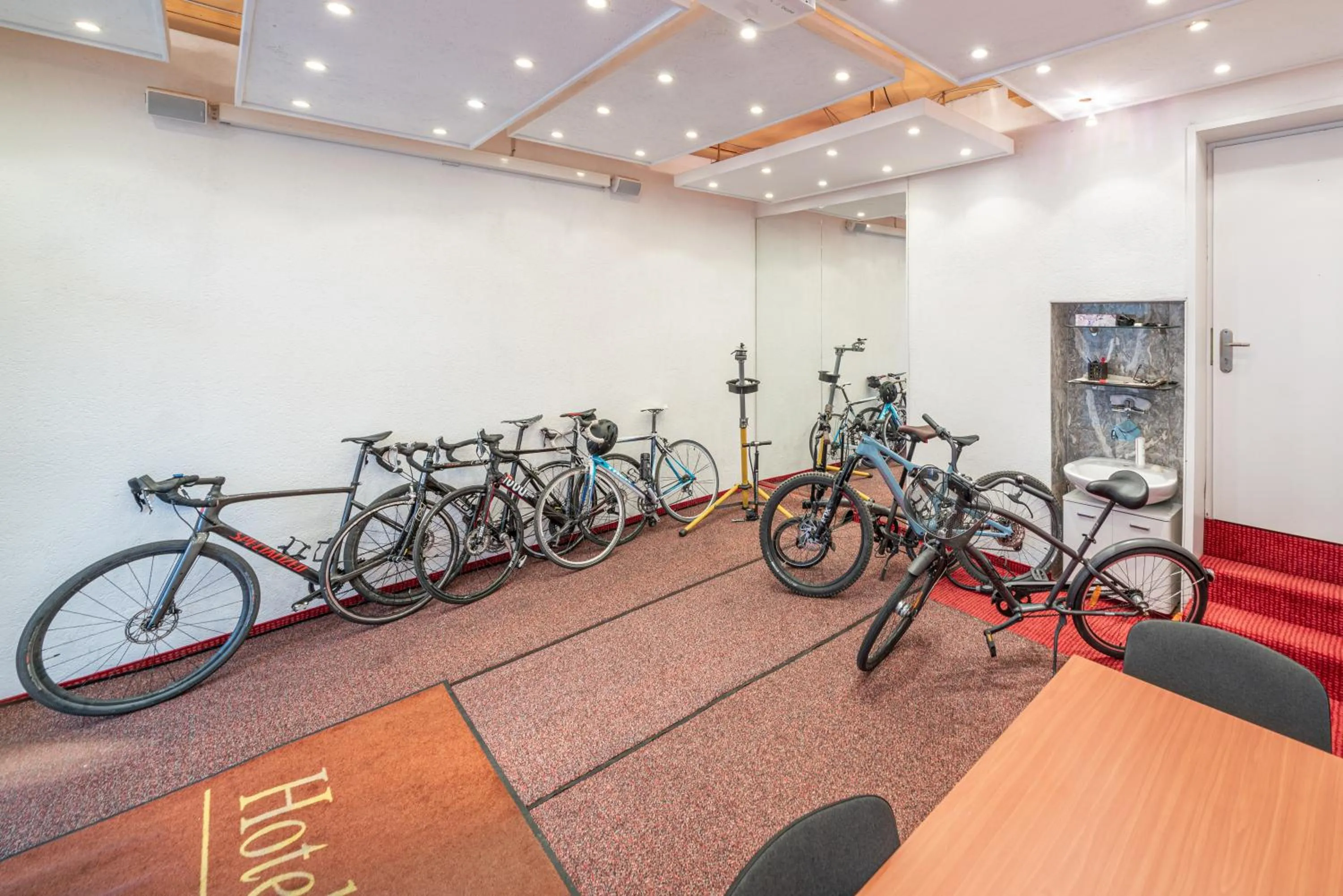 Cycling in Hotel Neue Post I self check-in
