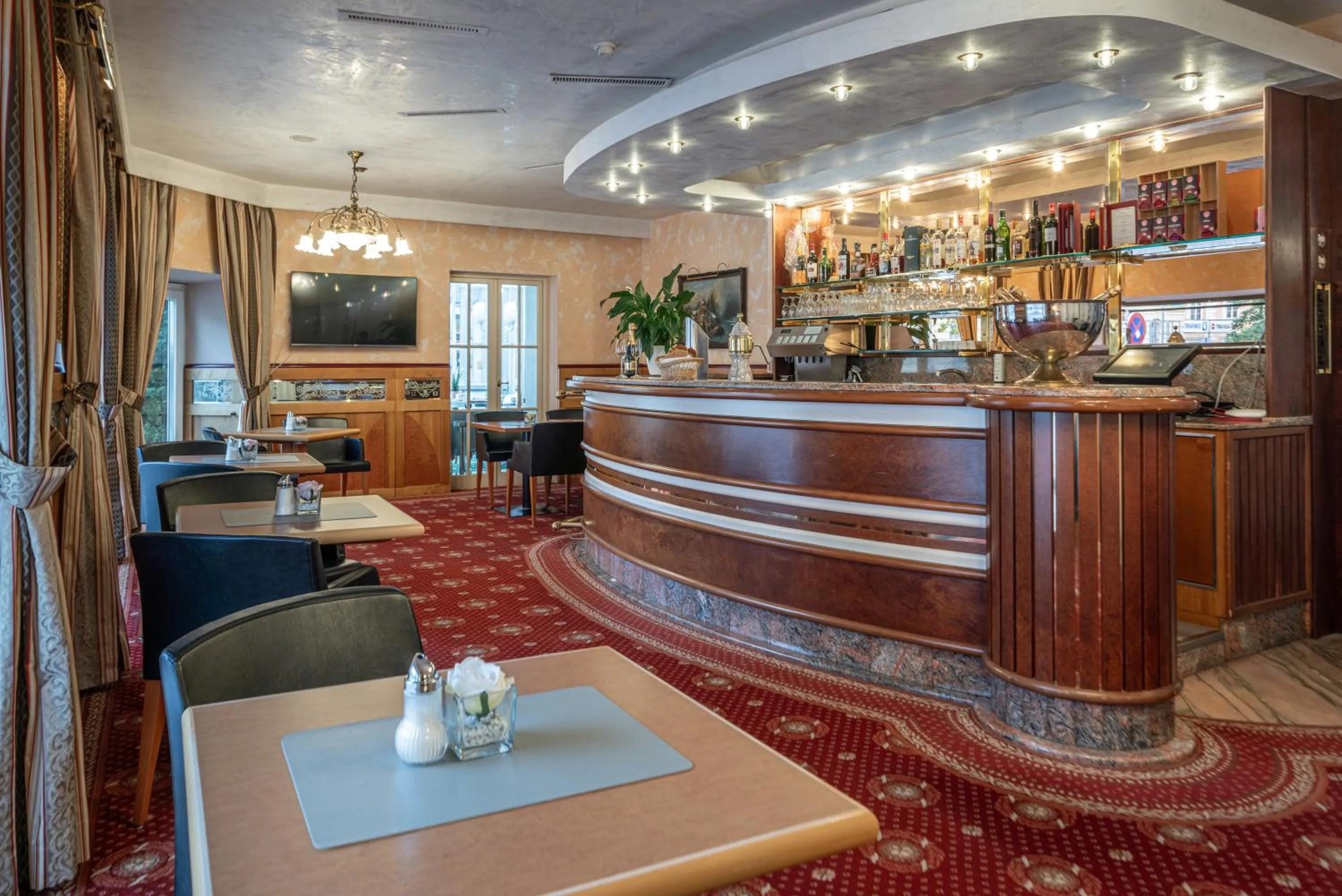 Restaurant/places to eat in Hotel Neue Post I self check-in