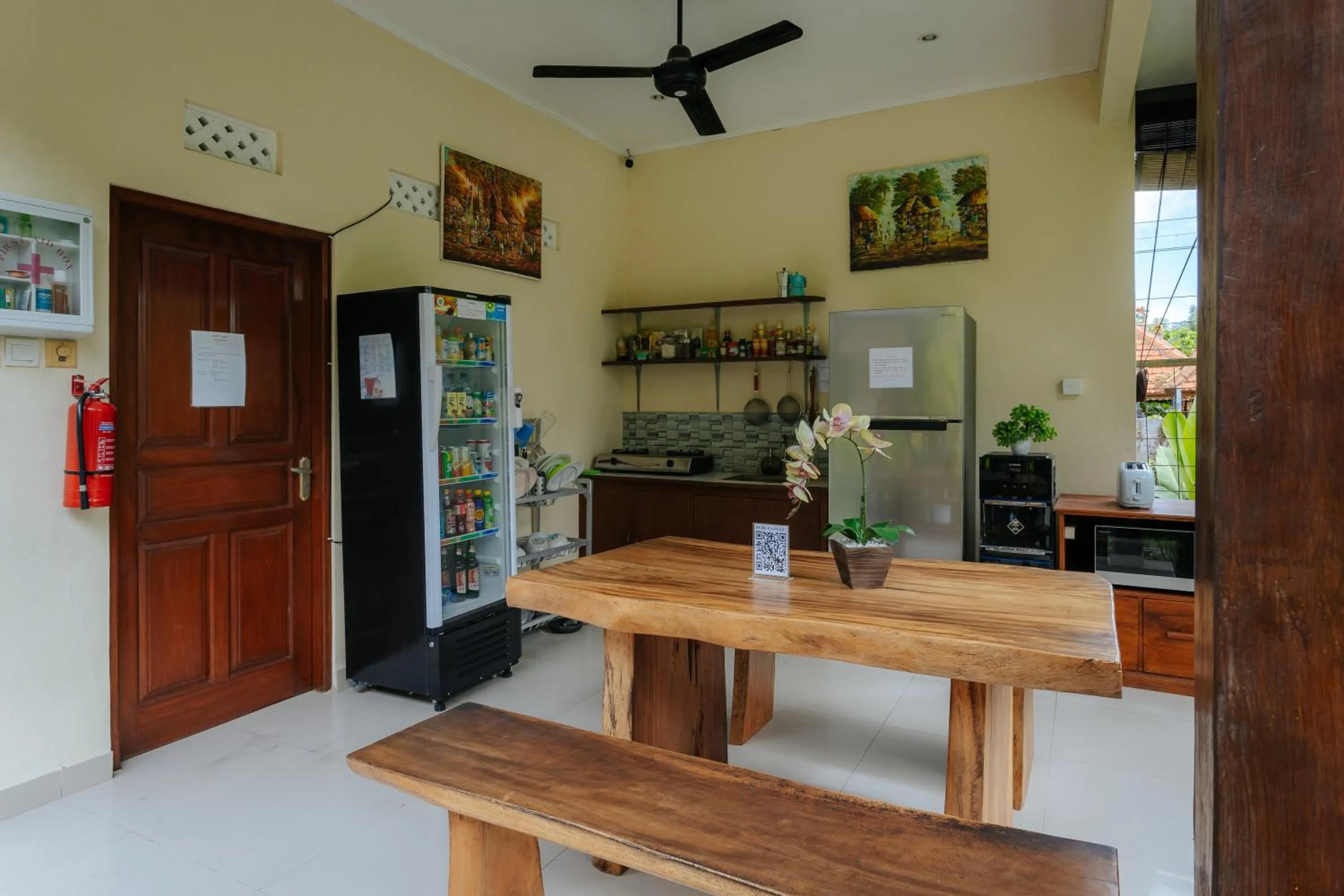 Dining area in BUBU CANGGU Guesthouse