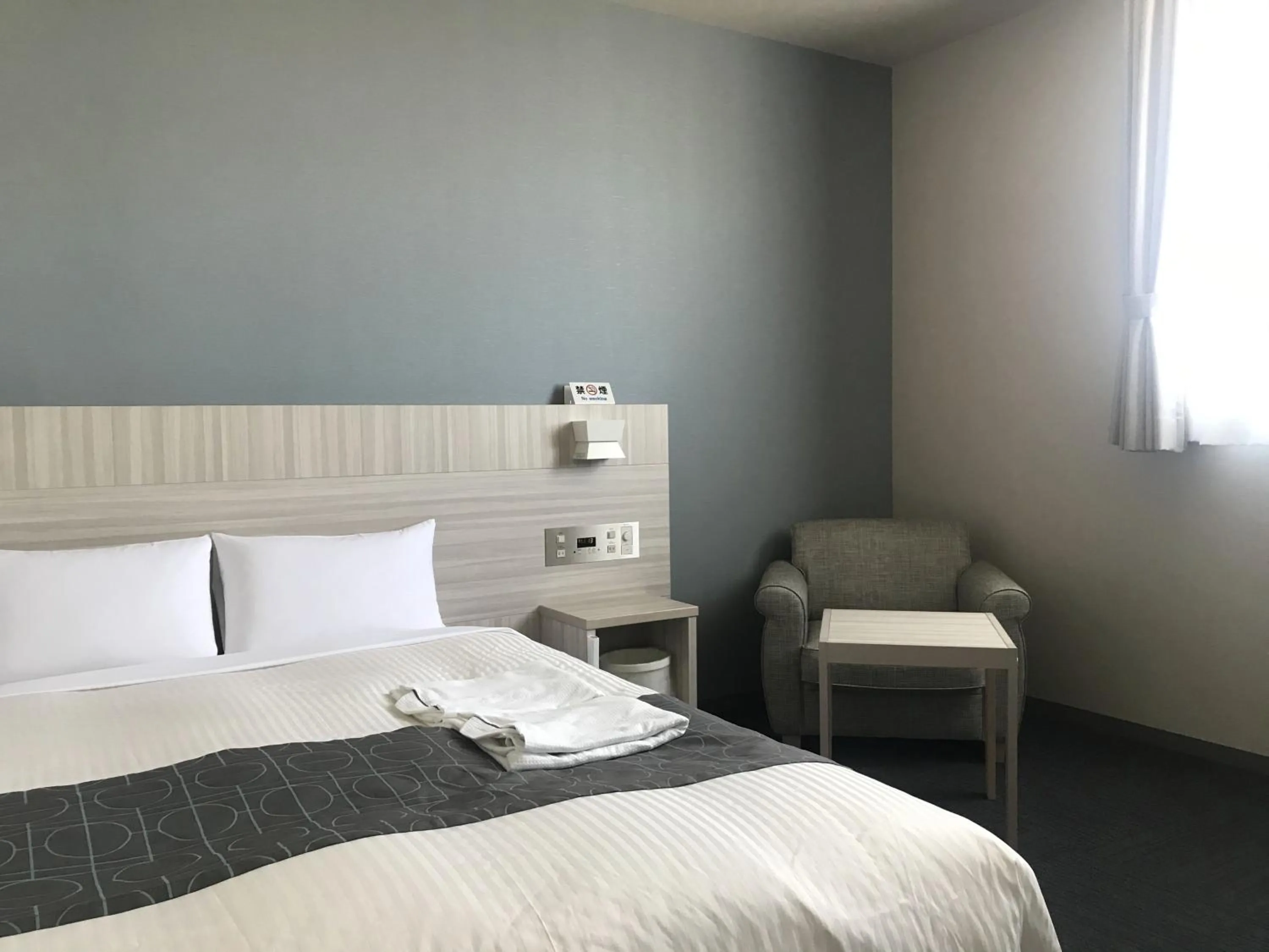 Photo of the whole room, Bed in Sunrise Choshi