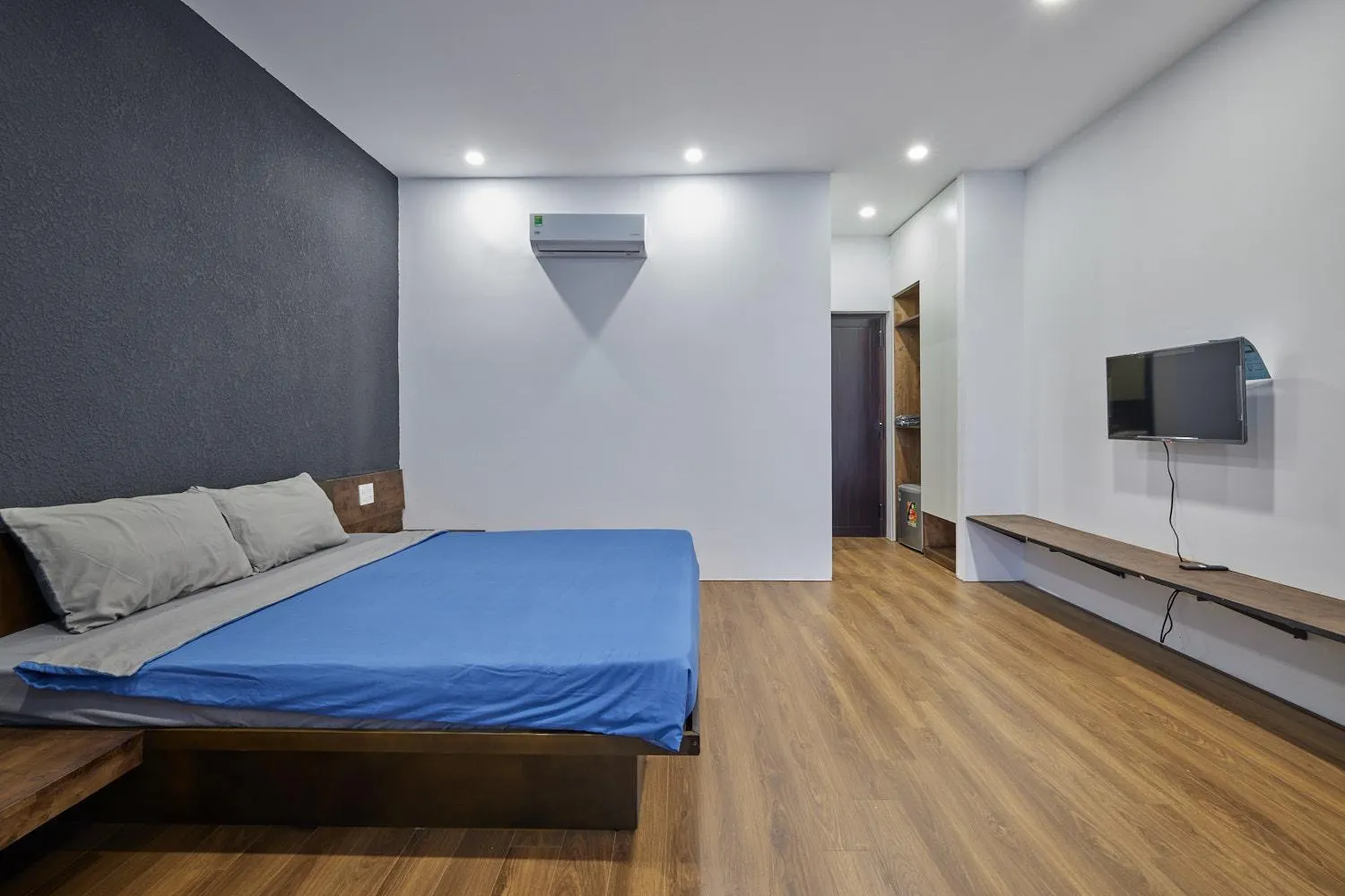 TV and multimedia, Bed in The Garden Capsule Hotel