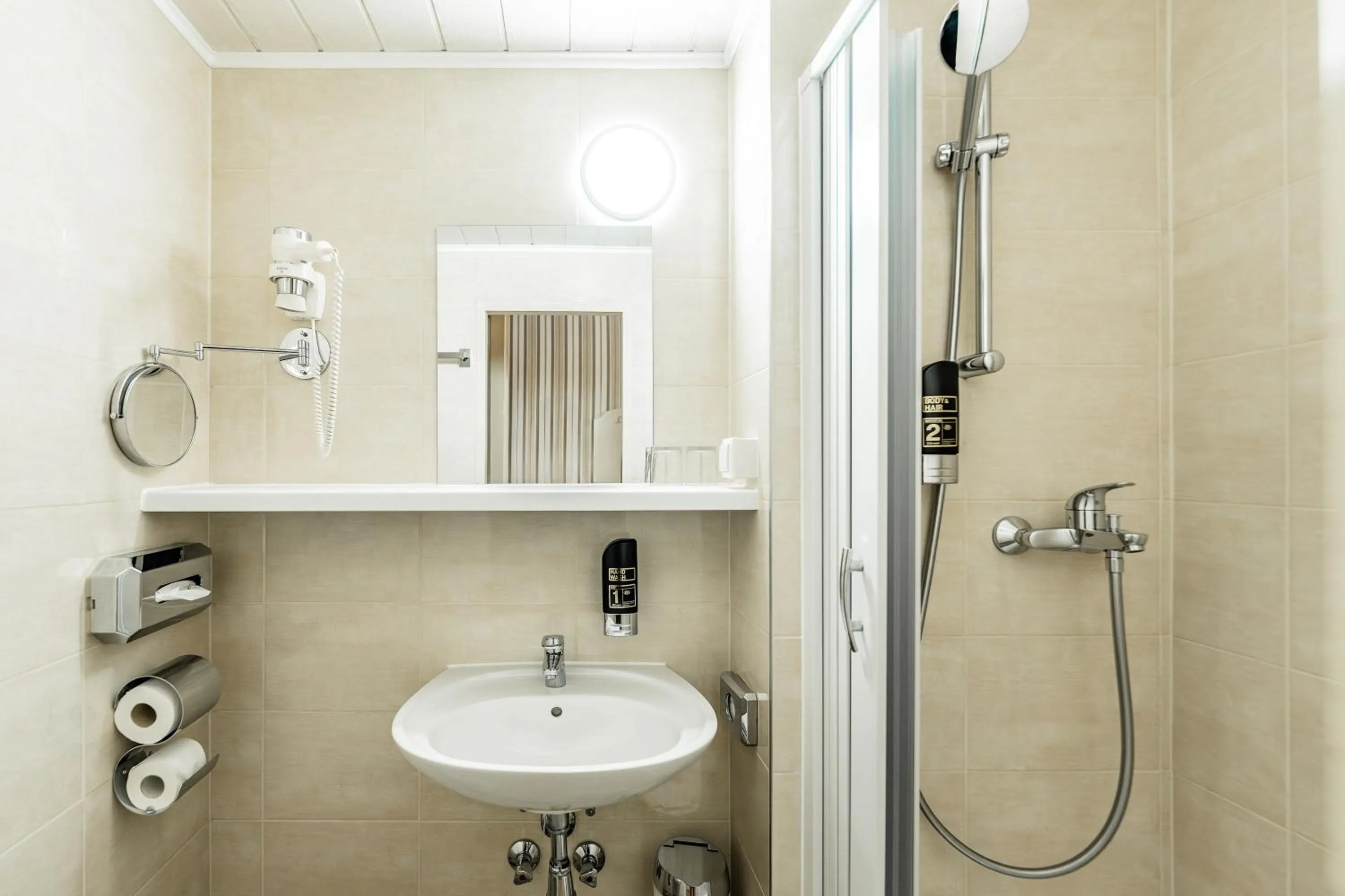 Shower in Hotel Pension Baronesse