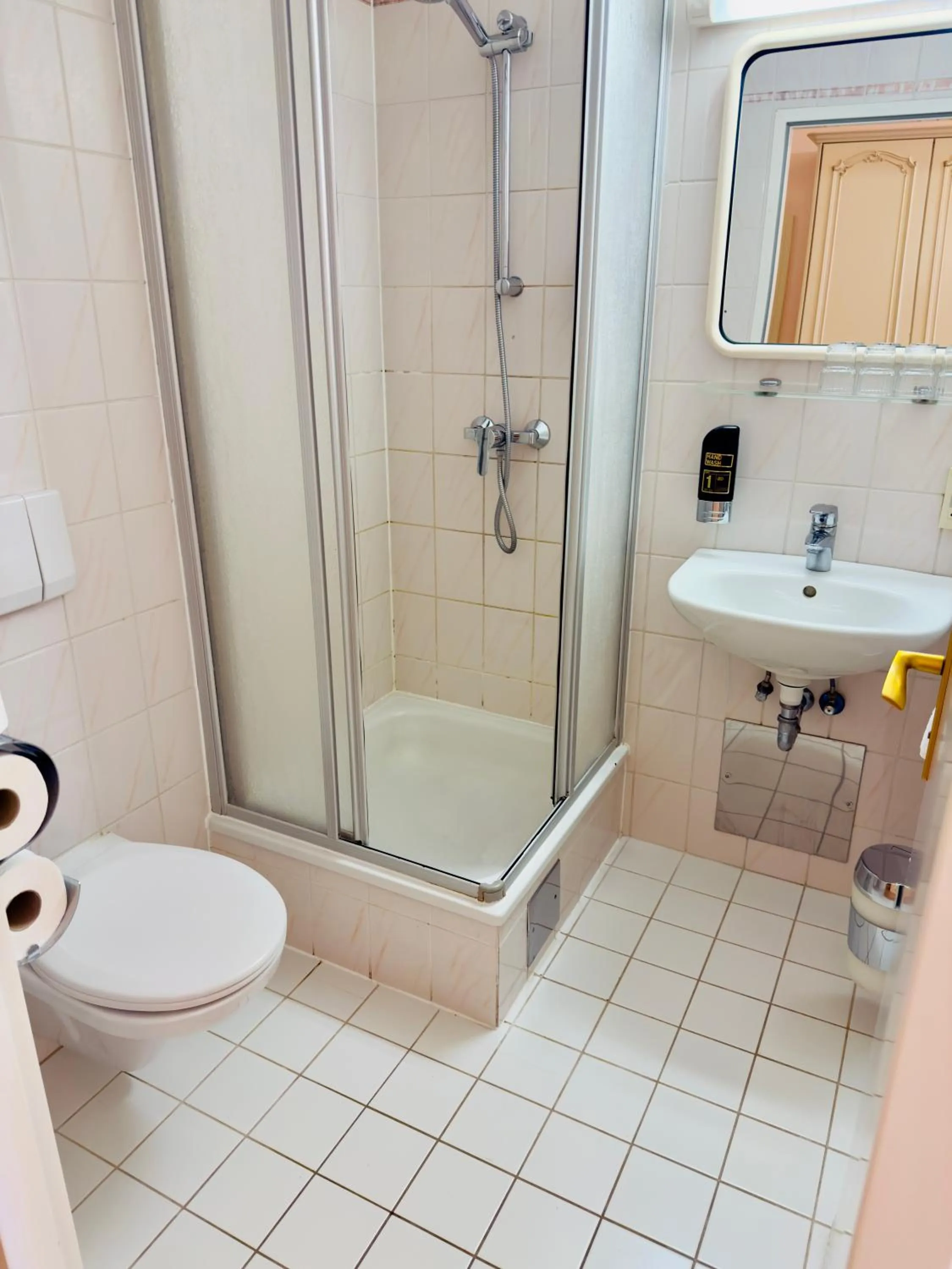 Shower in Hotel Pension Baronesse